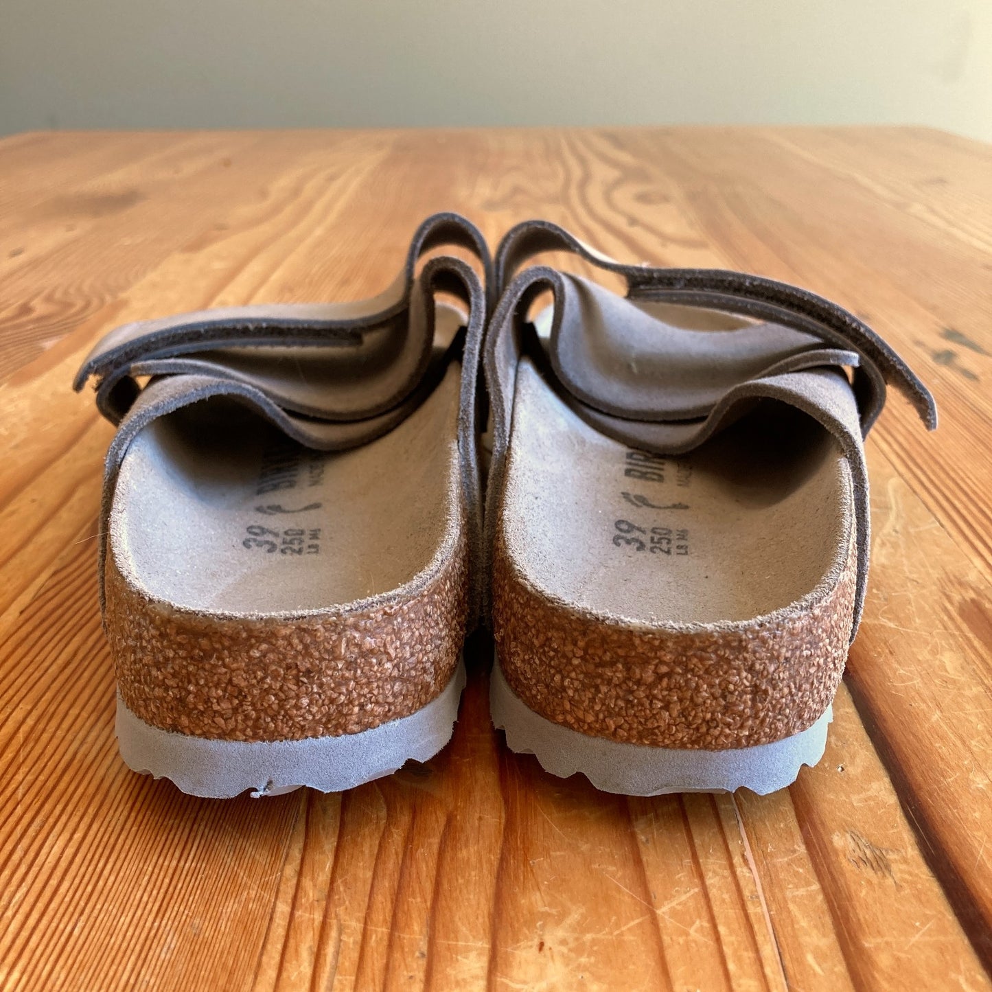 Birkenstock Light Gray Suede Kyoto Sandals - Size 39 / 8.5 - 9 - 0425SV