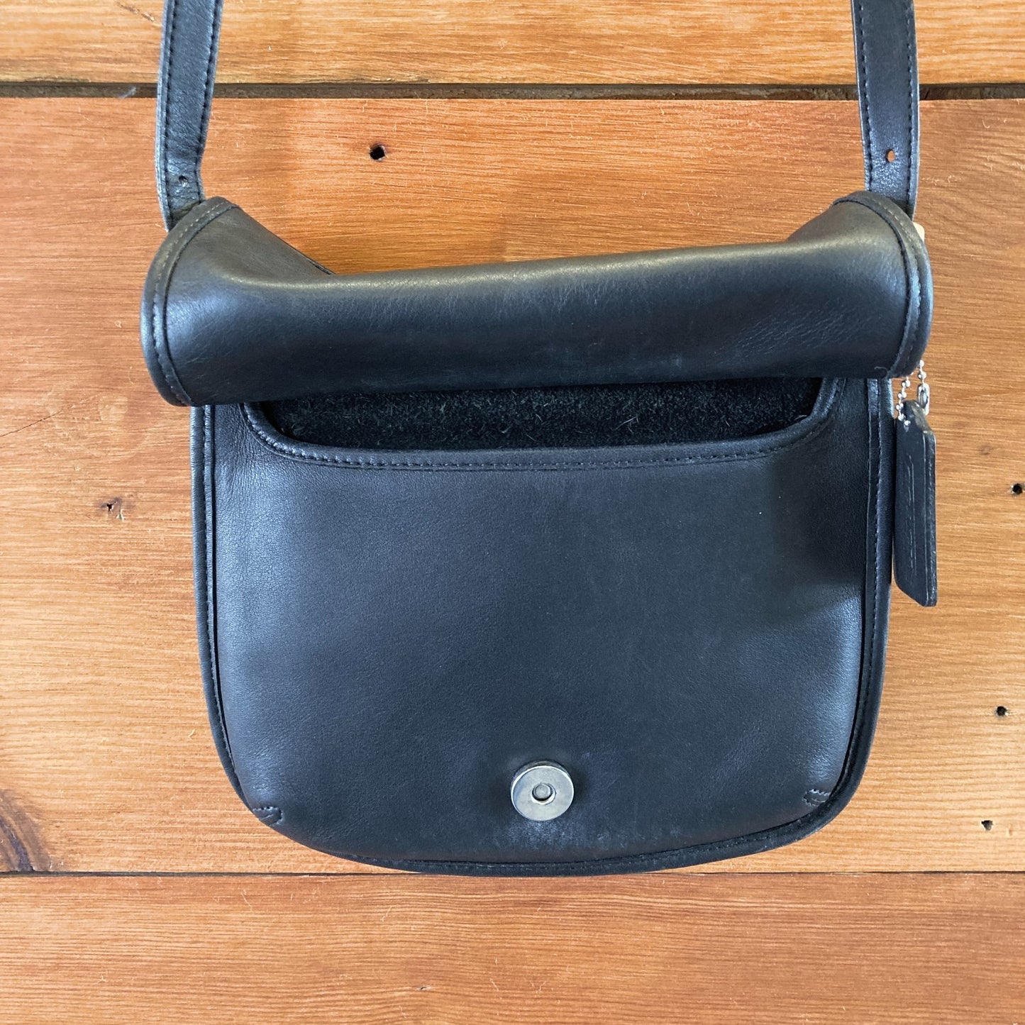 Coach Black Smooth Leather Vintage 9142 Flap Closure Crossbody Purse - 0904NF