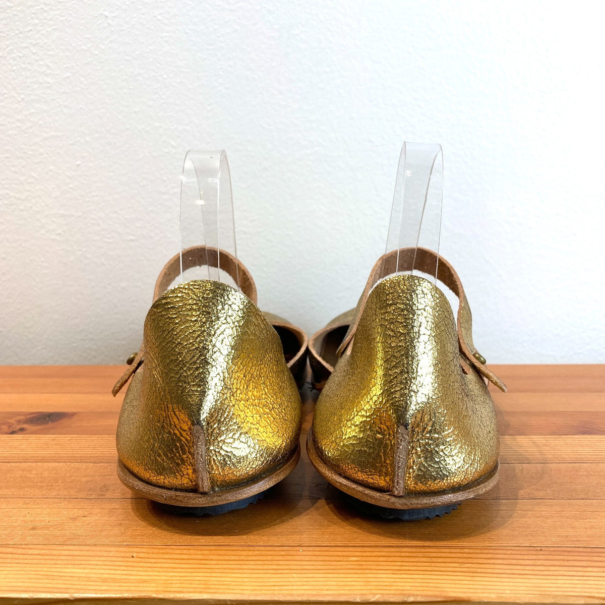 Cydwoq Gold Crackled Leather Maryjane Rouns Toe Flats Shoes - Size 39 - 0721DK