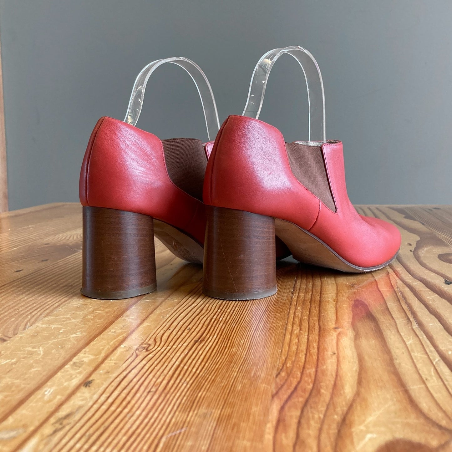 38 / 8 - Creatures of Comfort Red Leather Chelsea Block Heel Ankle Boots 1226MT