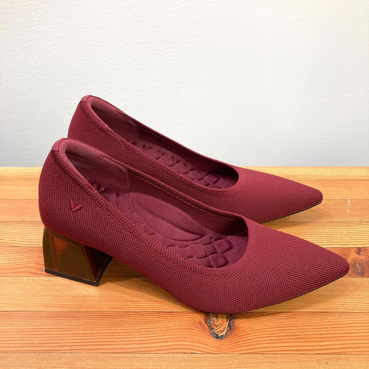 Vivaia Burgundy Block Heel Pointed Toe Aria Heels Shoes - Sz 37.5 / 7 - 0814JF