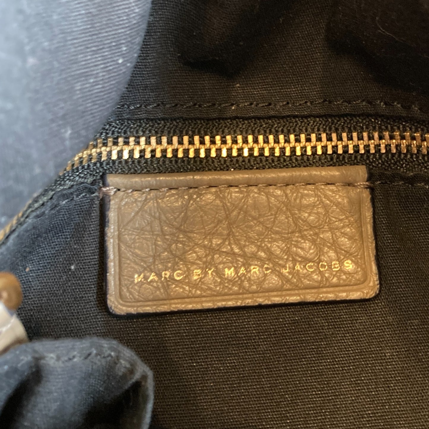 Marc by Marc Jacobs Gray Taupe Crossbody Natasha Classic Q Purse Bag 0306ML