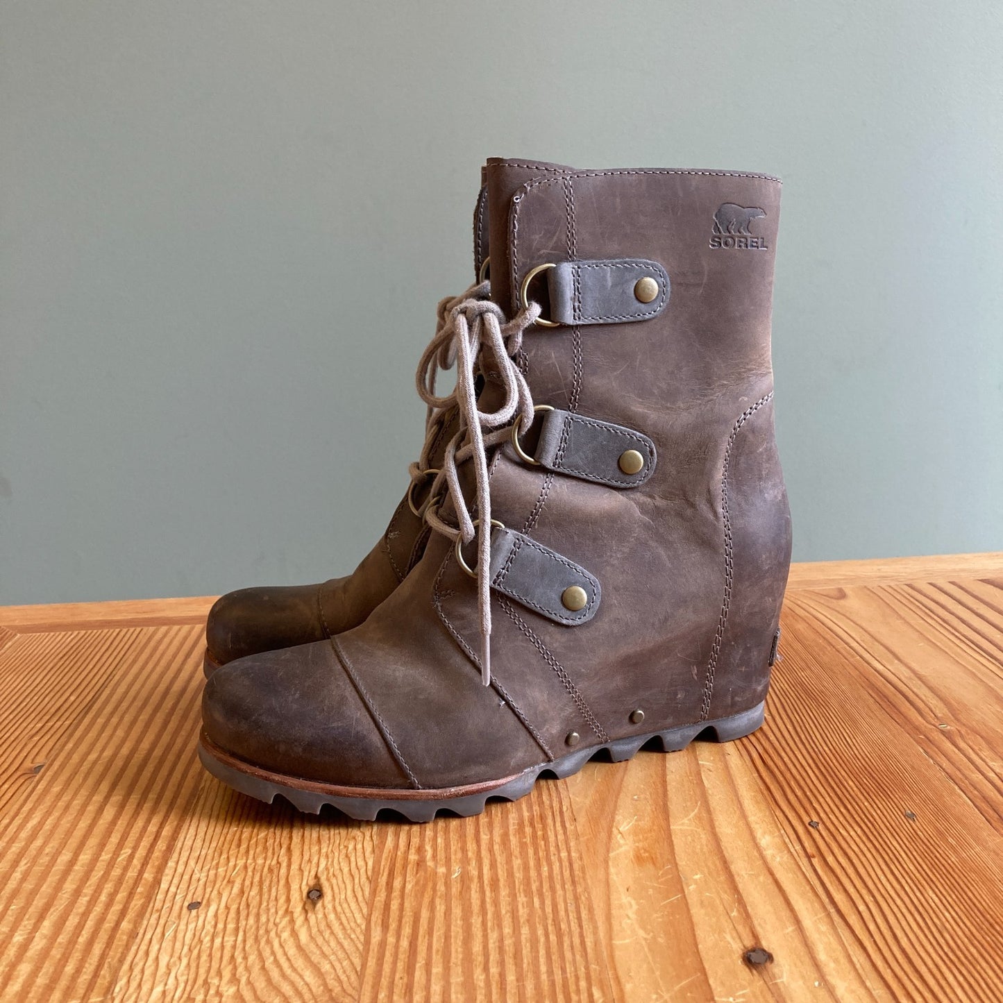 9 - Sorel Light Brown Joan of Arctic Wedge II Lace Up Womens Boots 0116AM