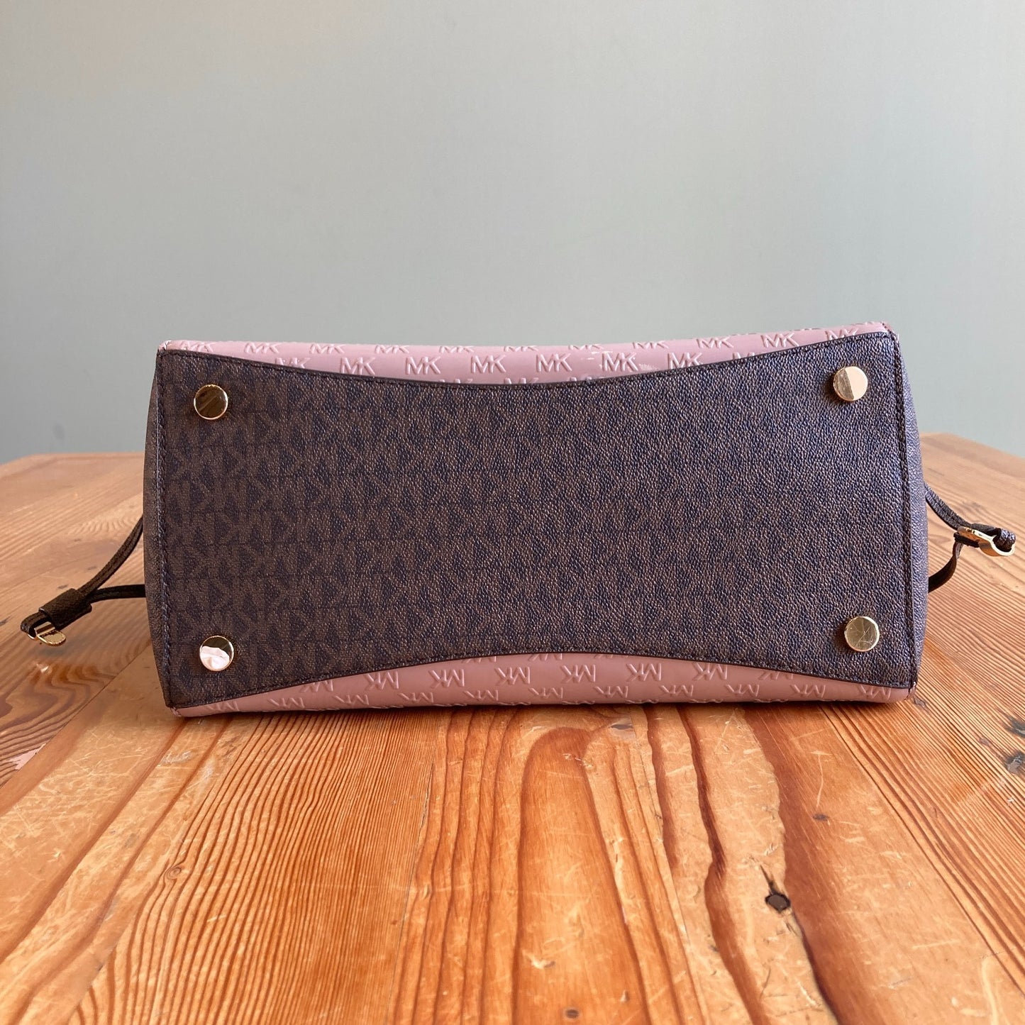 Michael Kors Fawn Voyager Medium Crossgrain Two-Tone Leather Tote Bag - 0328MM