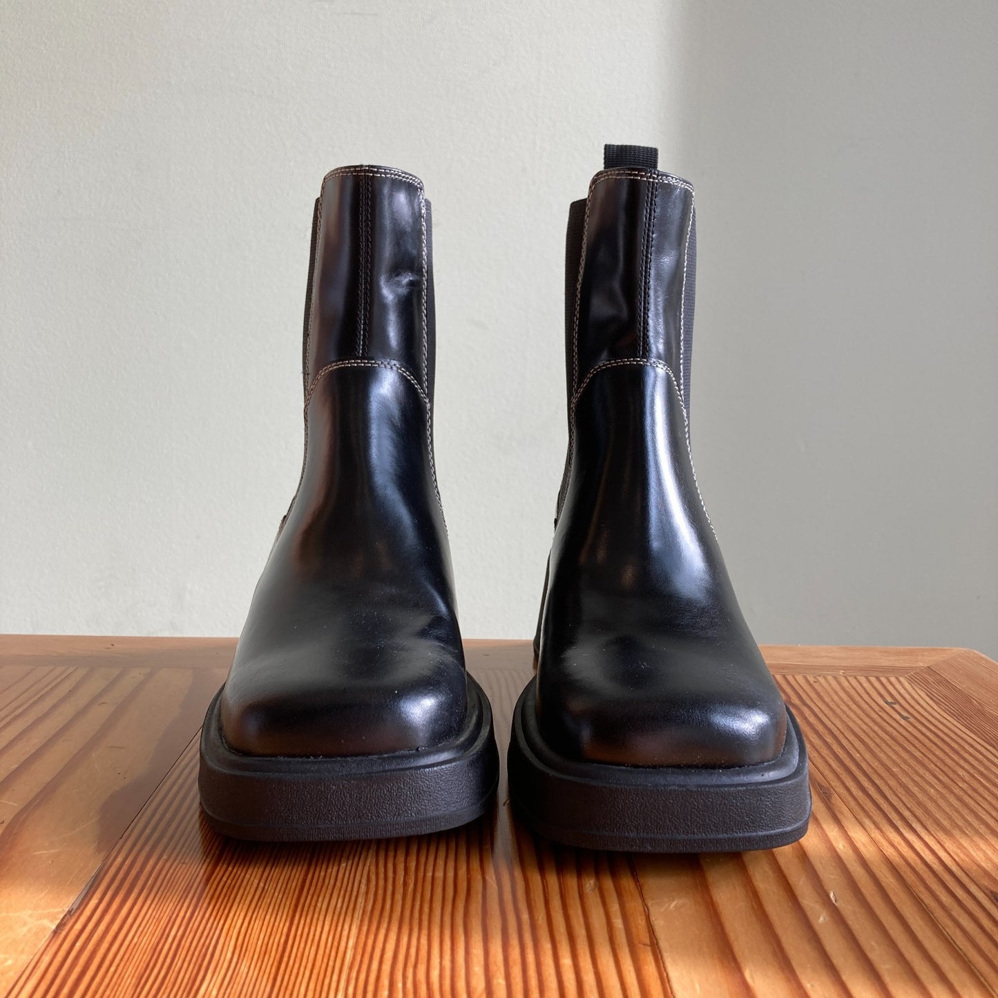 36 / 6 - Vagabond Black Leather Square Toe Dora Chelsea Pull-On Boots 0312IG