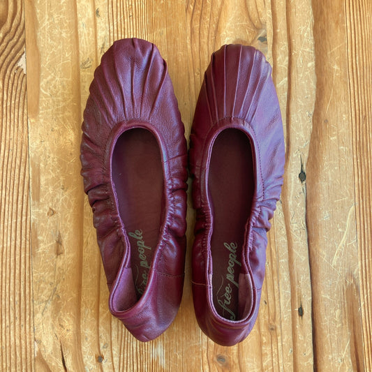Free People Wild Mulberry Ruched Leather Cara Flats Shoes - Size 8.5 - 0618SK