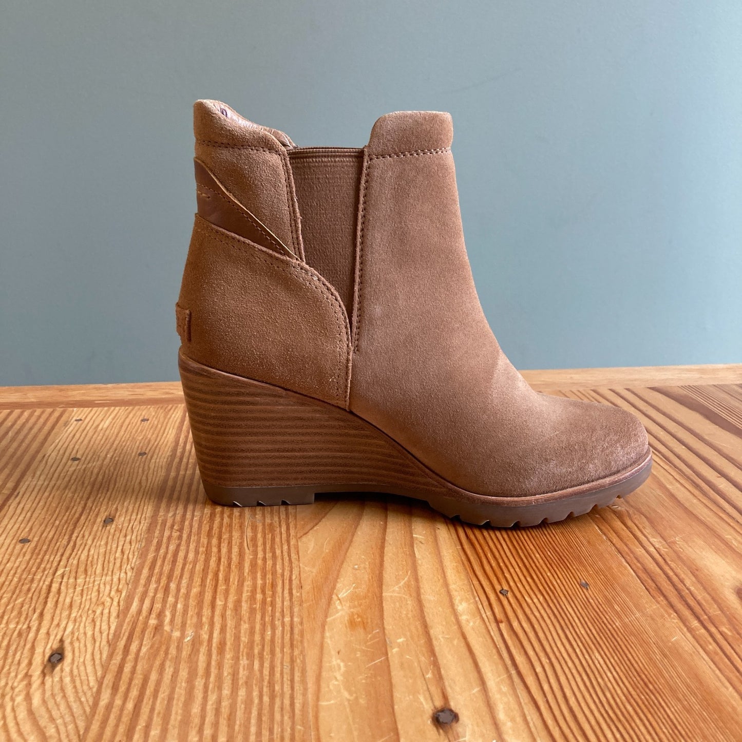 9 - Sorel Tan Suede After Hours Chelsea Wedge Ankle Boots 0116AM