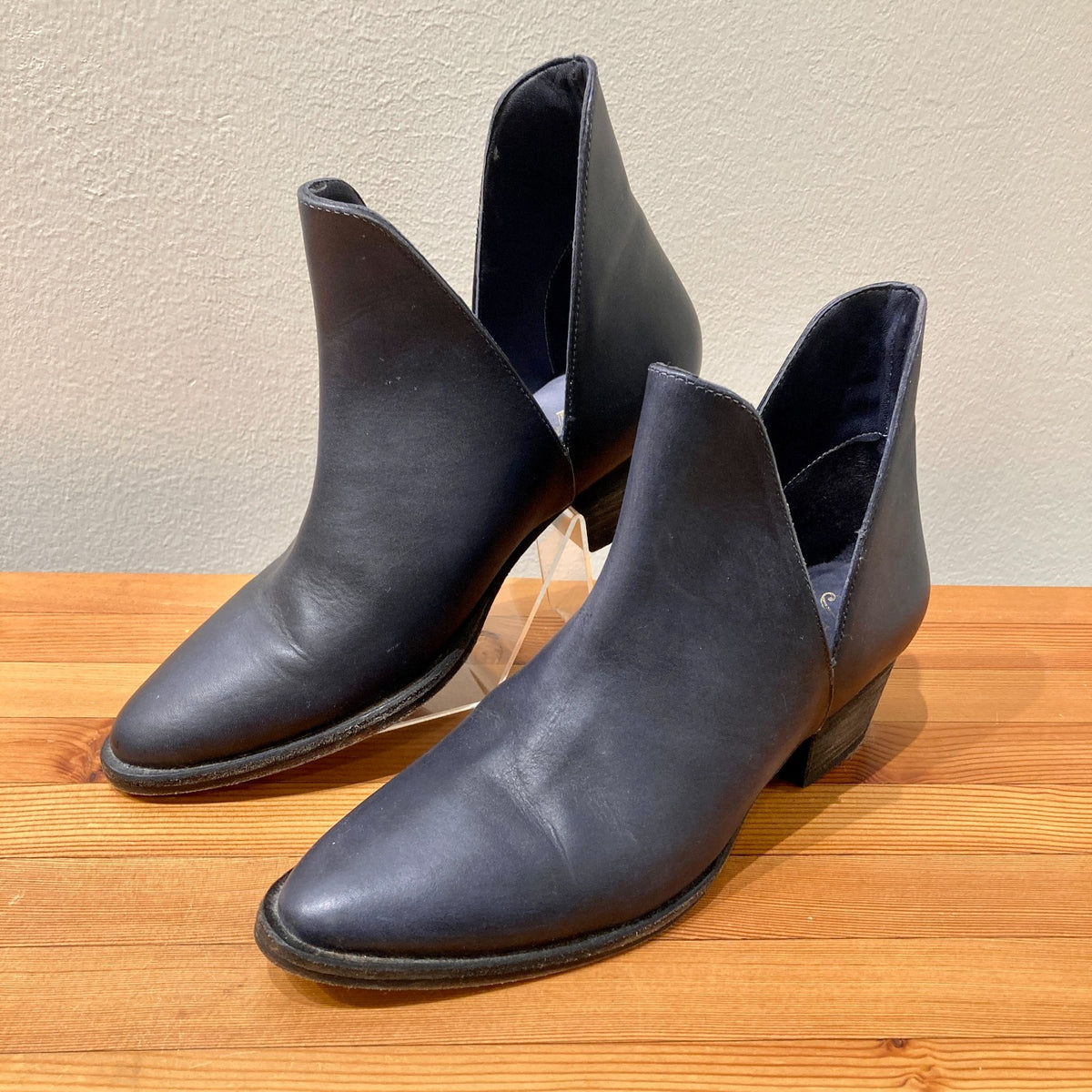 Free People Black Leather Charm Double V Ankle Boots - Size 37.5 - 0913AY