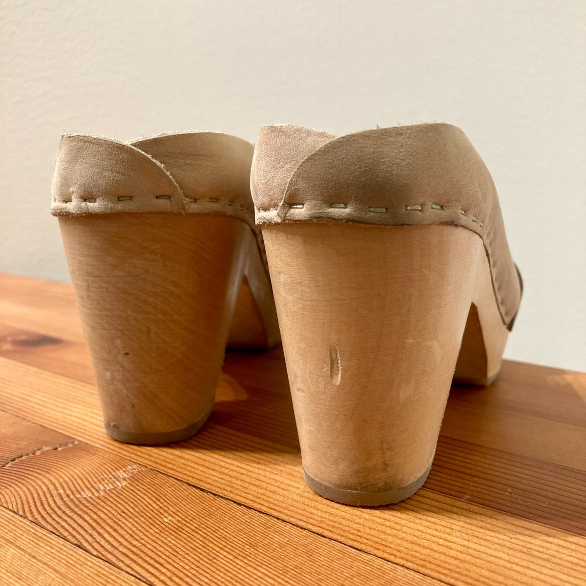 Bryr Tan Leather Wood Heel Cross-Strap Sandals Shoes - Size 36 / 6 - 0312IG