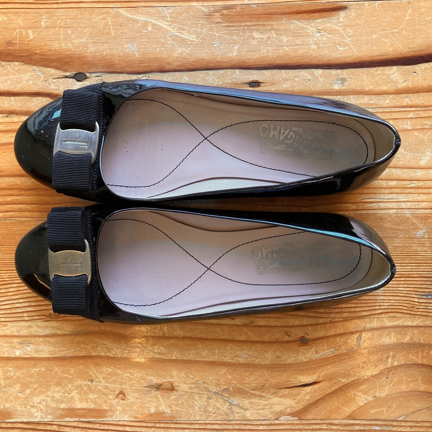 Ferragamo $780 Black Patent Leather Varina Ballet Flats Shoes - Sz 7.5 - 0803XL