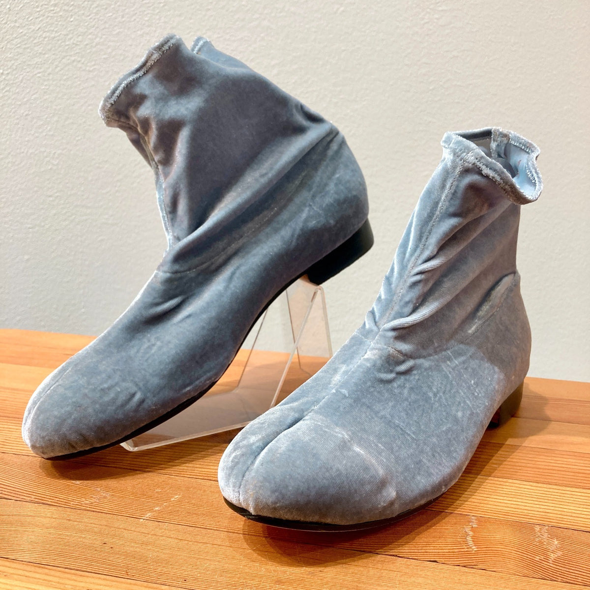 The Palatines Blue Gray Velvet Pull On Ankle Boots - Size 7.5 - NEW - 1122CT