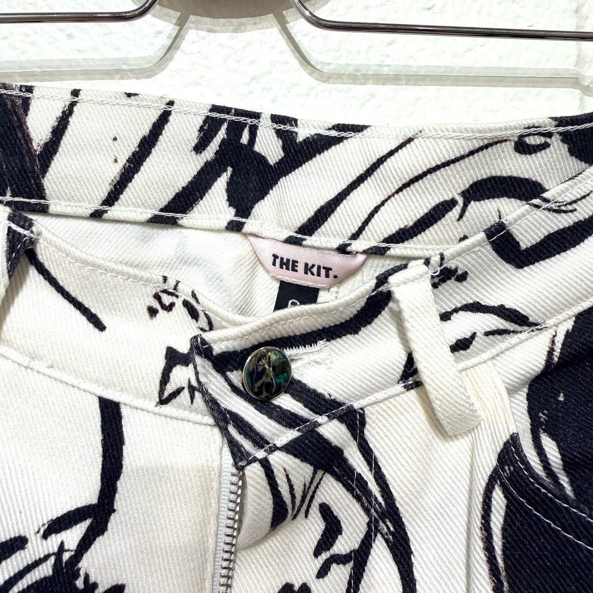 THE KIT White & Black Illustrated Faces High Waist Jeans - Size 6 - 0913AY