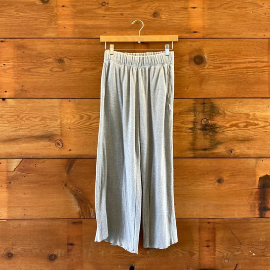 Le Bon Shoppe Gray Elastic Waist Cropped Wide Leg Lounge Pants - Size S - 0312IG