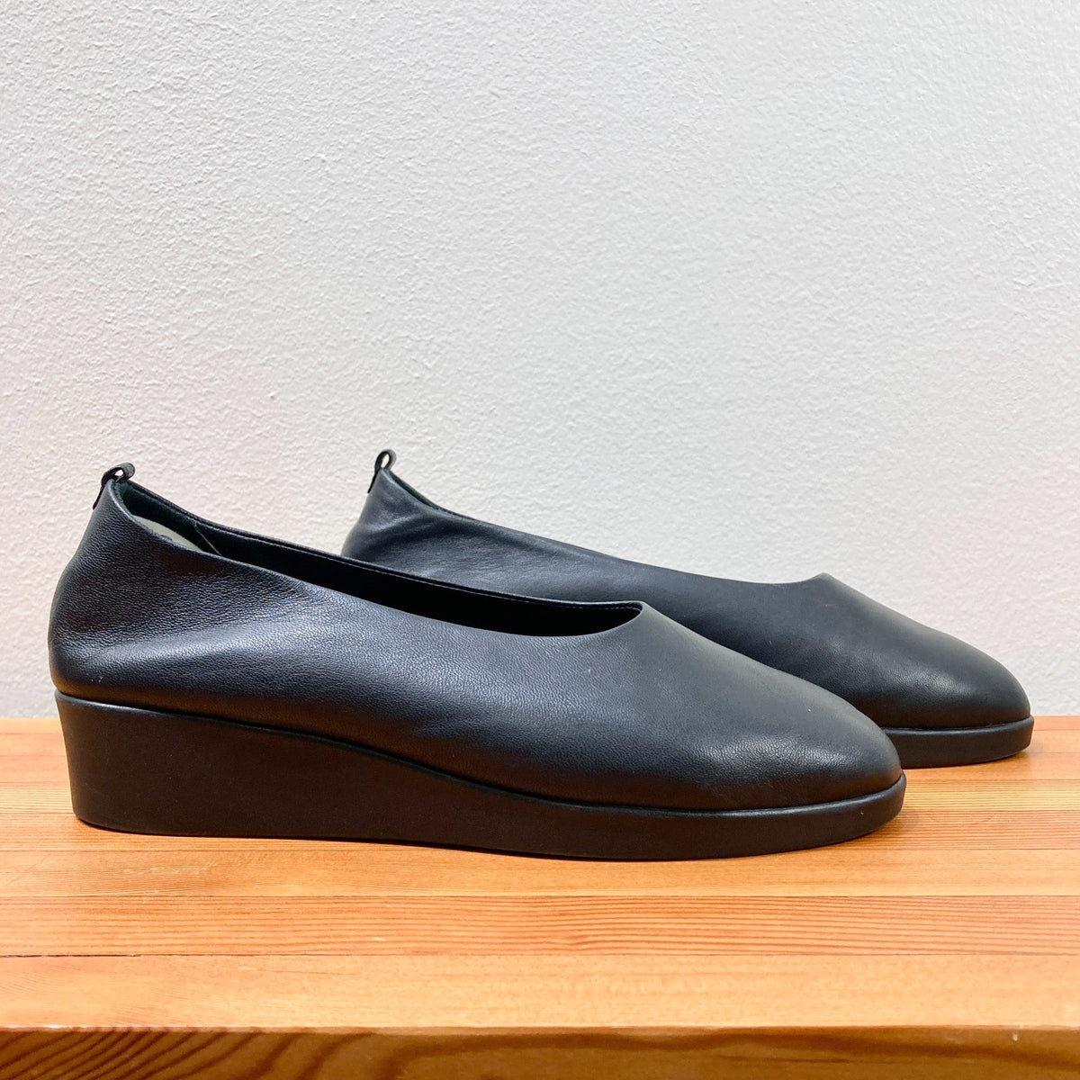 Hopp Black Soft Leather Slip On IO Slipper Wedges Shoes - Size 9 - 0905AG