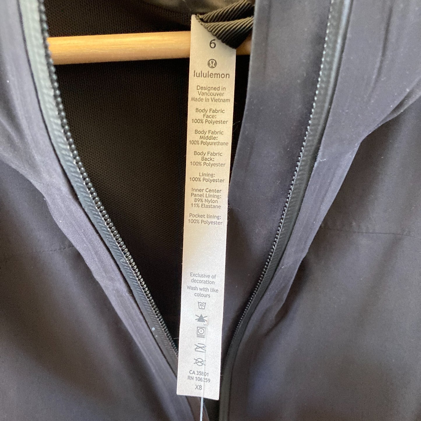 Lululemon Black Zip Up Hooded Rain Rebel Jacket Coat - Size 6 - 0521JT