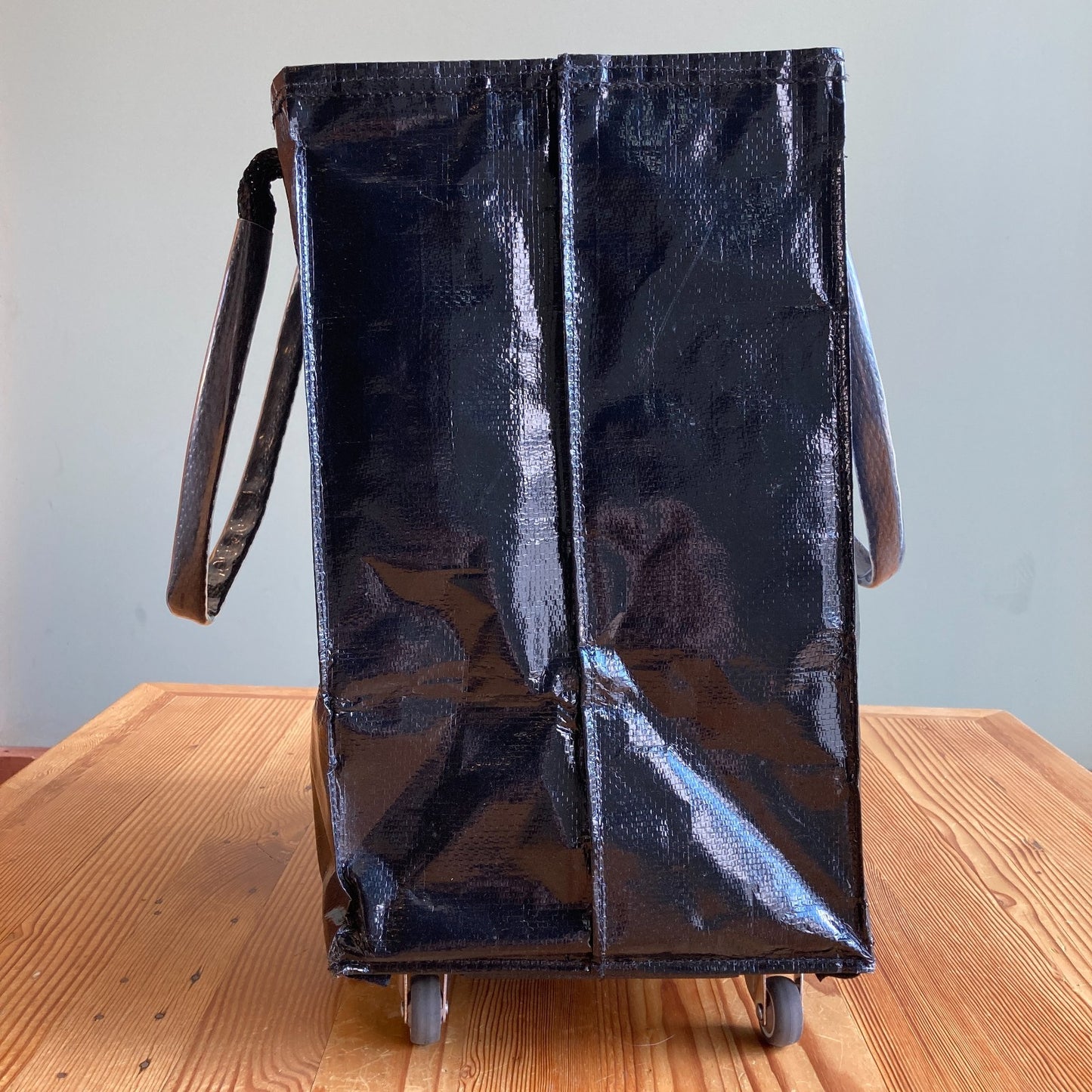 Hulken $125 Black Medium 16x12x20" Swivel Wheel Rolling Bag Tote - 0105MR