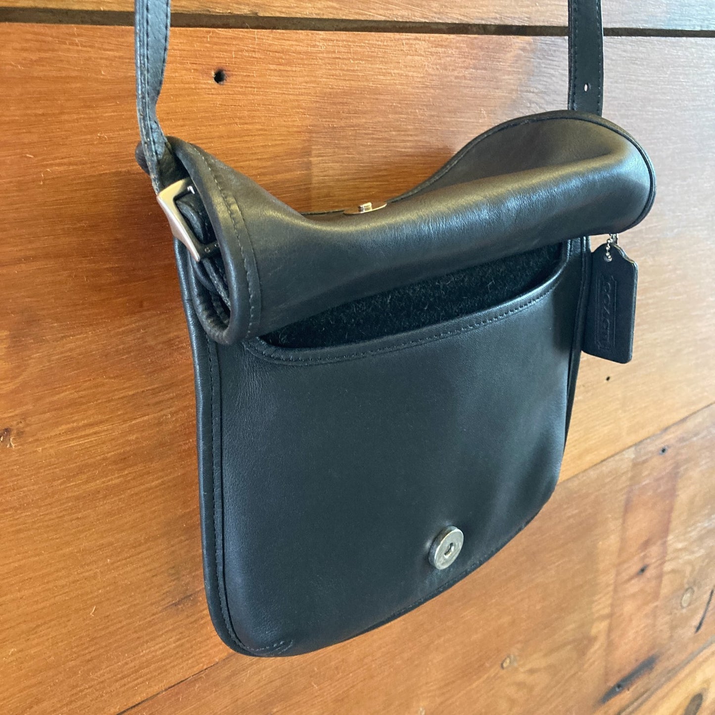 Coach Black Smooth Leather Vintage 9142 Flap Closure Crossbody Purse - 0904NF