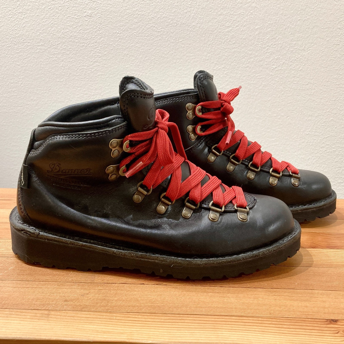 Danner Black Lace Up Mountain Pass Ankle Hiking Boots - Size 7.5 - NEW - 1122CT