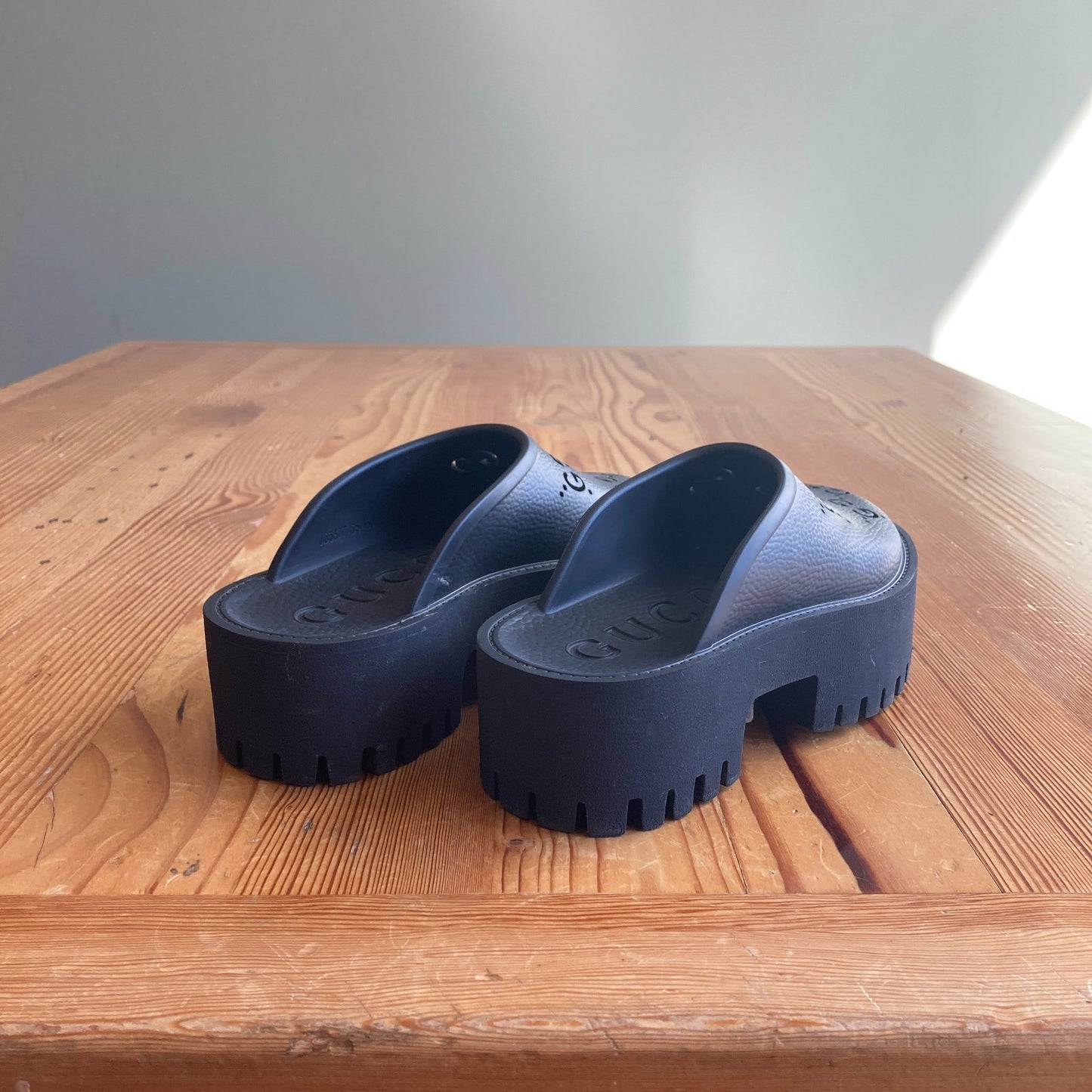 GUCCI Black Ela Perforated Rubber Platform Mules Sandals - Size 35 / 5 - 0312IG