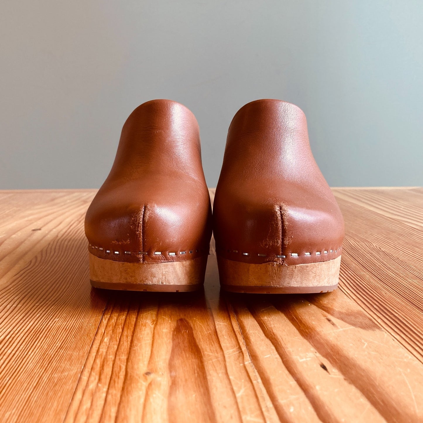 7 - Charlotte Stone Luggage Brown Leather Marlo Platform Wooden Clogs 0814MS