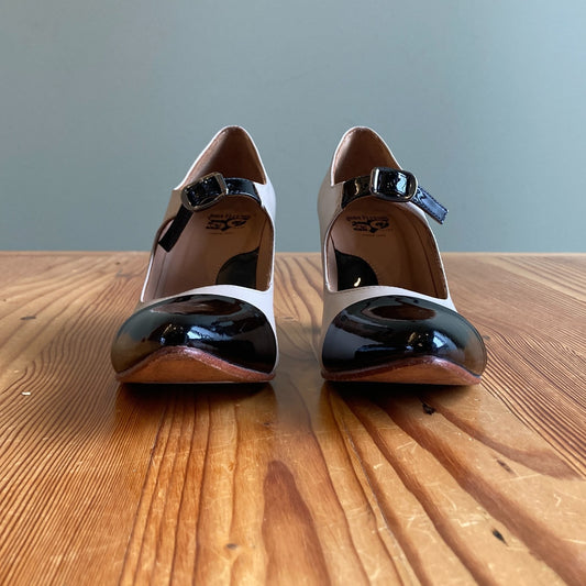 John Fluevog Malala Leather Patent Mary Jane Buckle Pumps EUC Size 6.5 - 0716MD