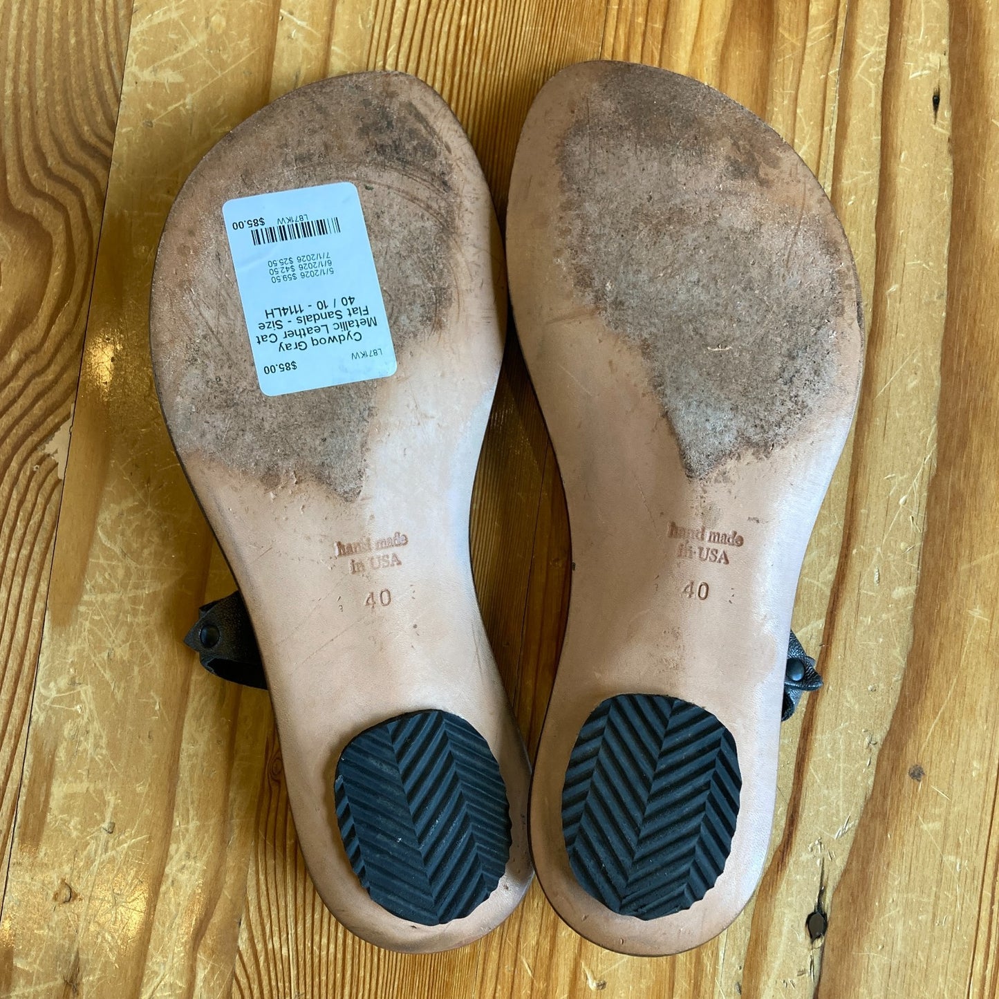 Cydwoq Gray Metallic Leather Cat Flat Sandals - Size 40 / 10 - 1114LH