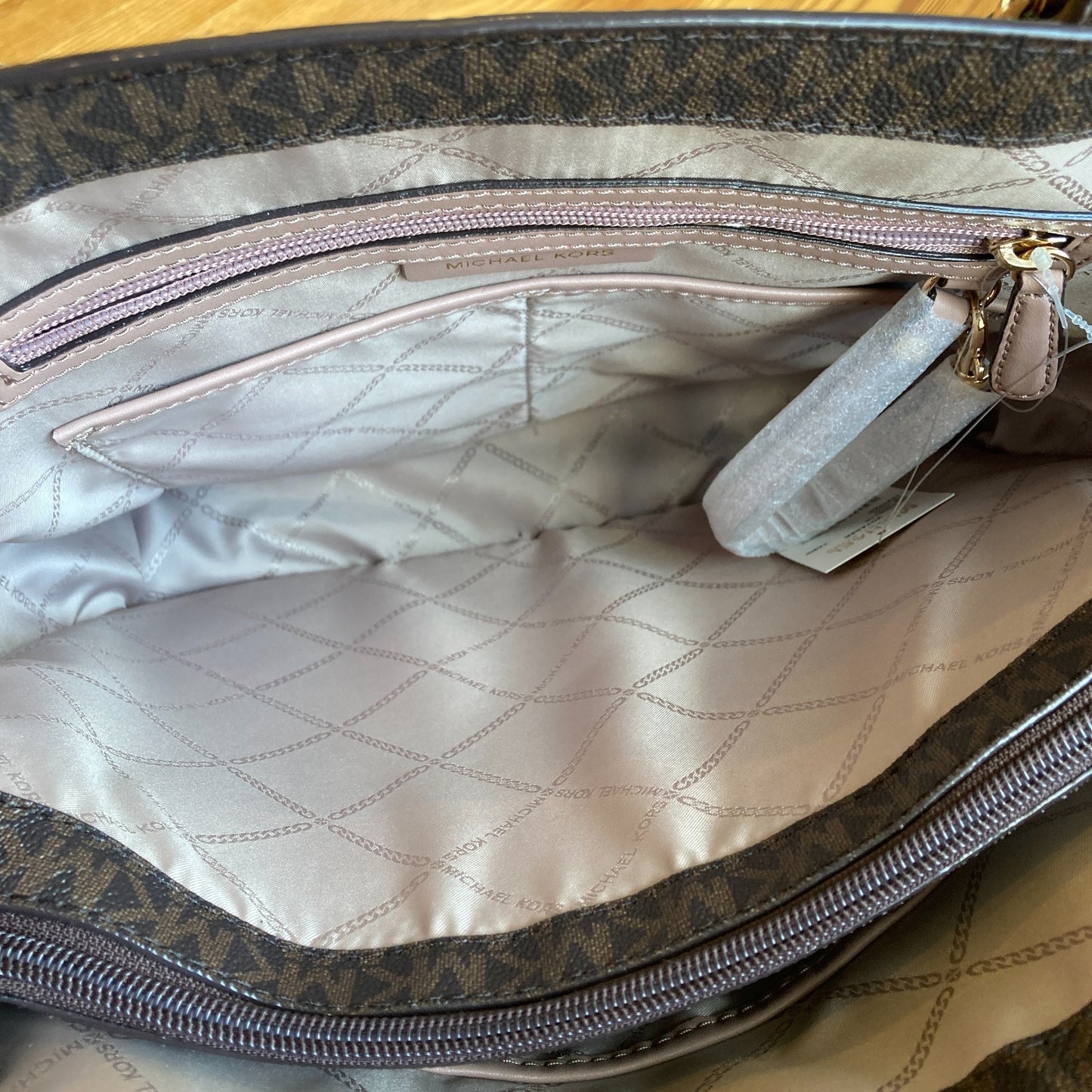 Michael Kors Fawn Voyager Medium Crossgrain Two-Tone Leather Tote Bag - 0328MM