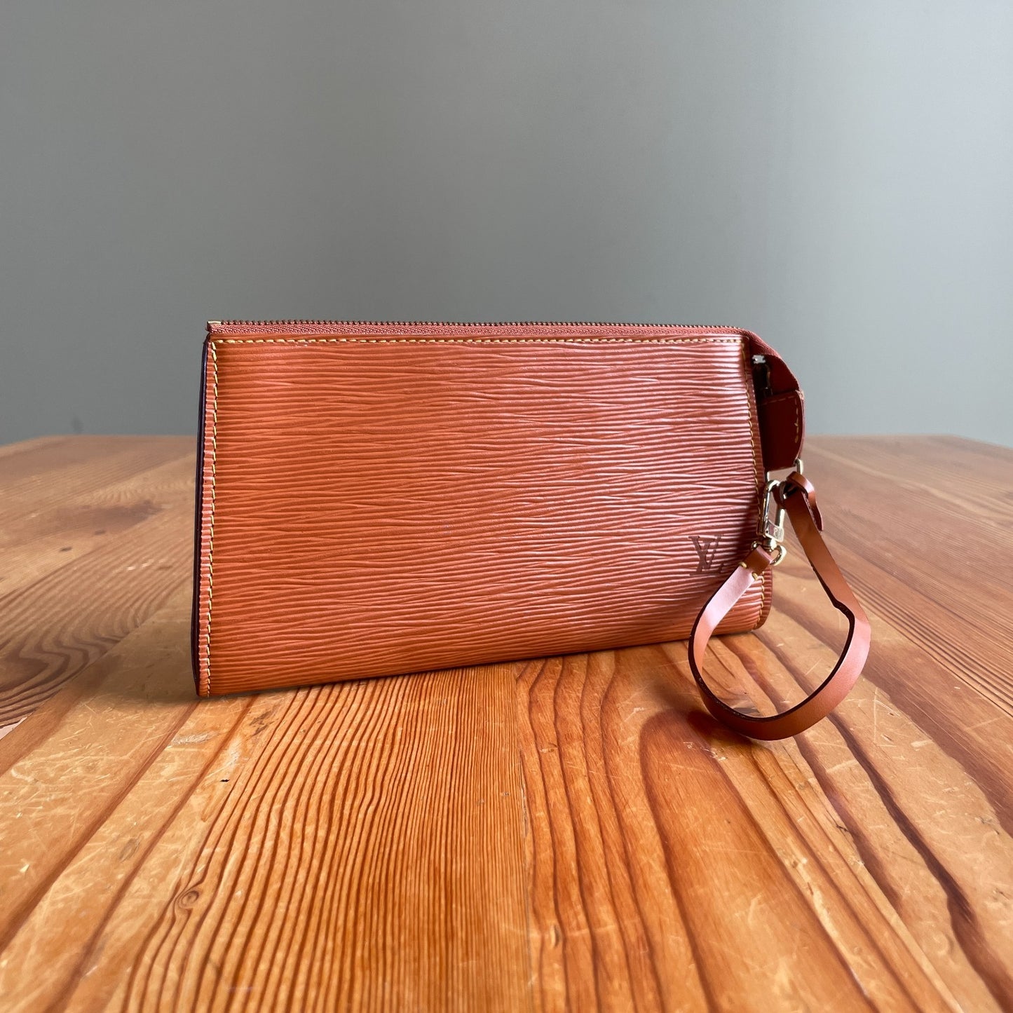 Louis Vuitton Orange Epi Leather Wristlet Pochette Clutch Bag 1203TR