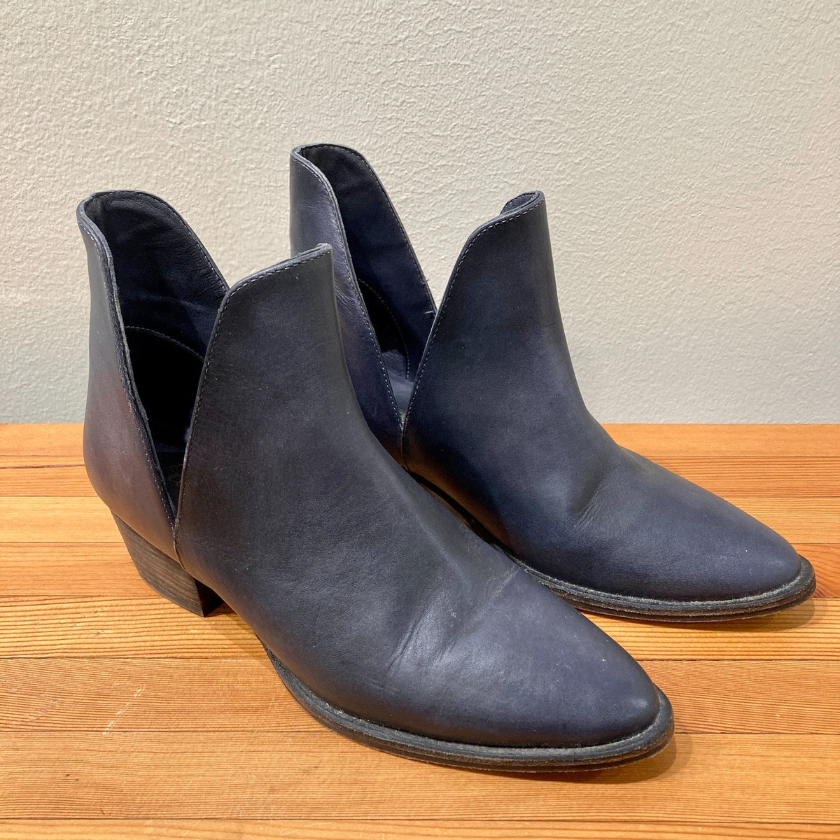 Free People Black Leather Charm Double V Ankle Boots - Size 37.5 - 0913AY