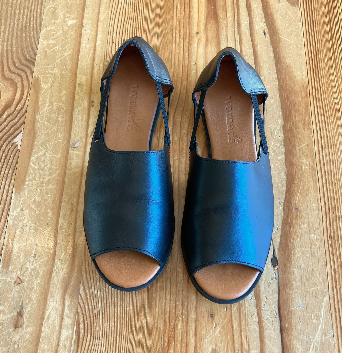 Womads $198 Jet Black Peep Toe Sandals Flats Shoes - Size 6 - 0426MK