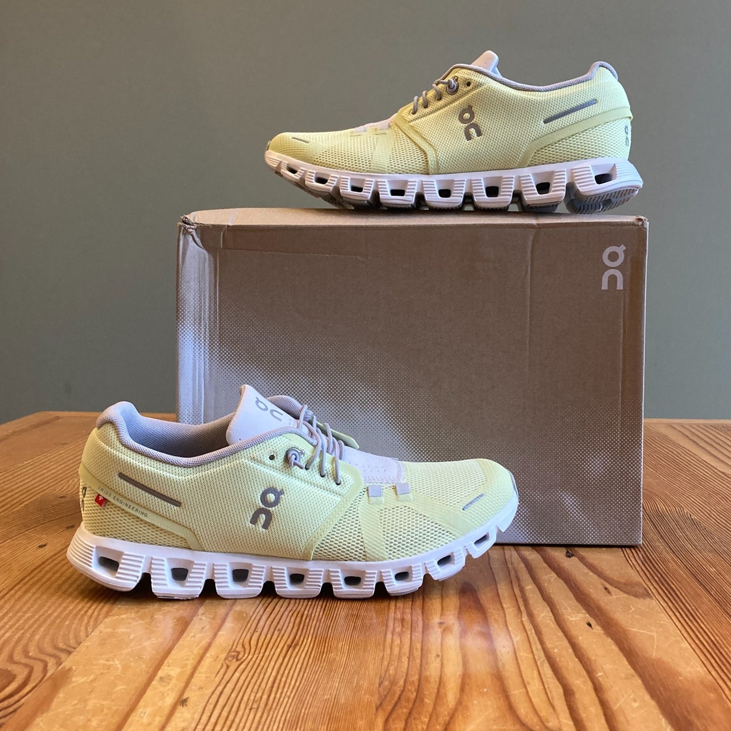 9.5 - On Cloud 5 Yellow Hay White Frost $140 Sneakers Shoes NEW w/ Box 0416JW
