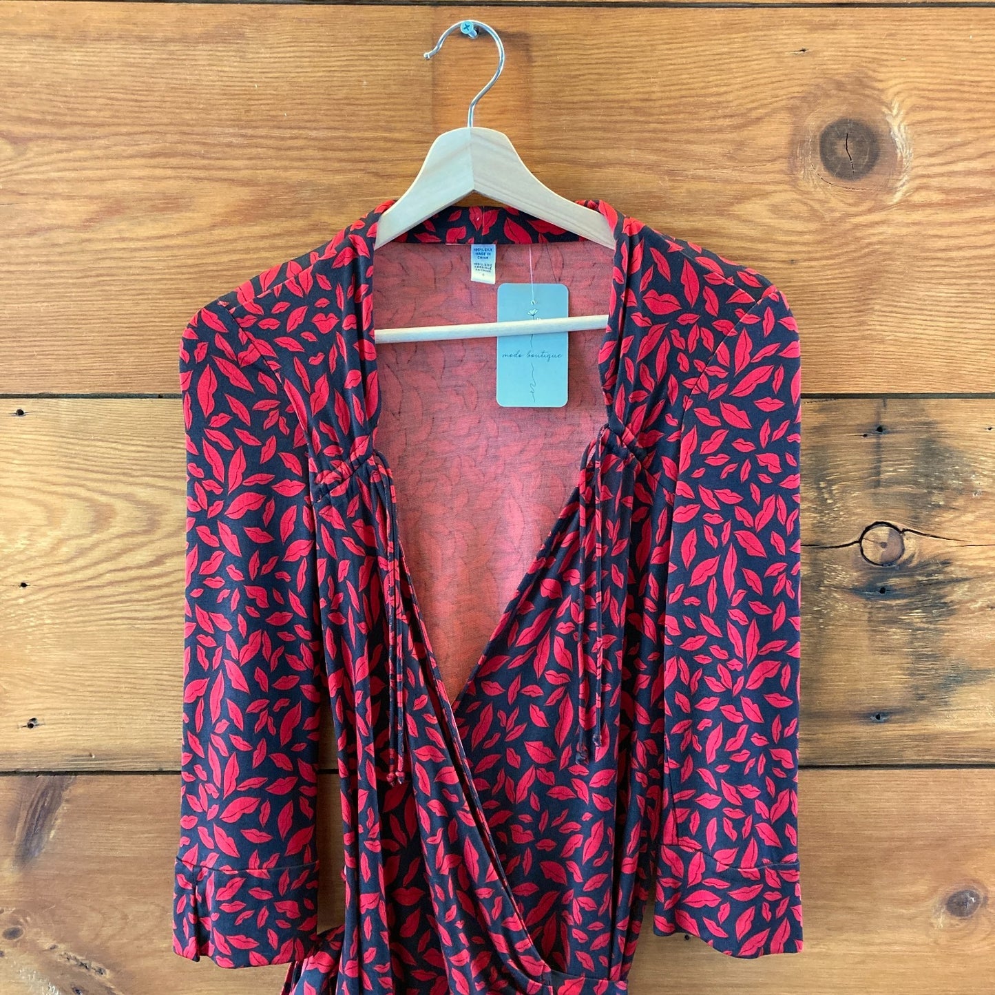 Diane Von Furstenberg Red Kiss Print Gildred Silk Wrap Dress - Size 6 - 0428OM