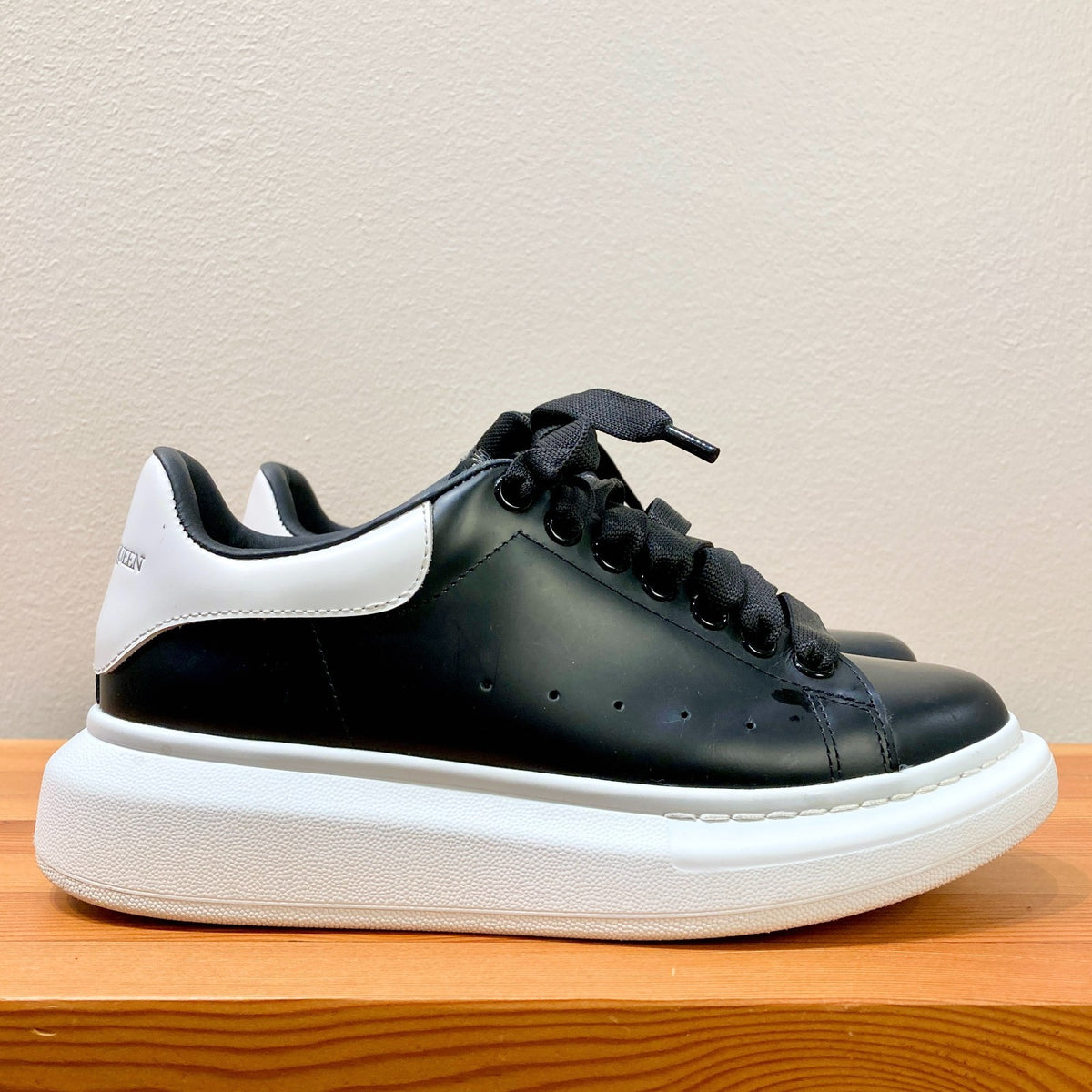 Alexander McQueen $590 Black Oversized Sneakers *damage - Size 39 / 9 - 0320JS