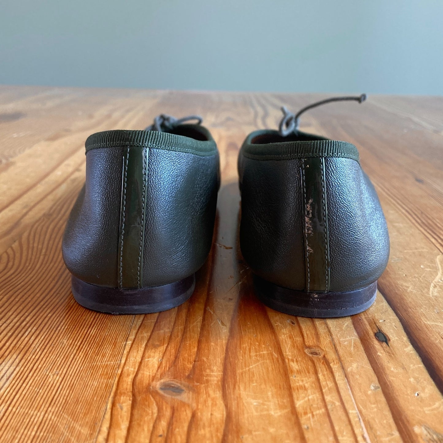 Margaux Green Demi Ballet Bow Tie Leather Flat Shoes - Size 41 / 10 - 0425NK