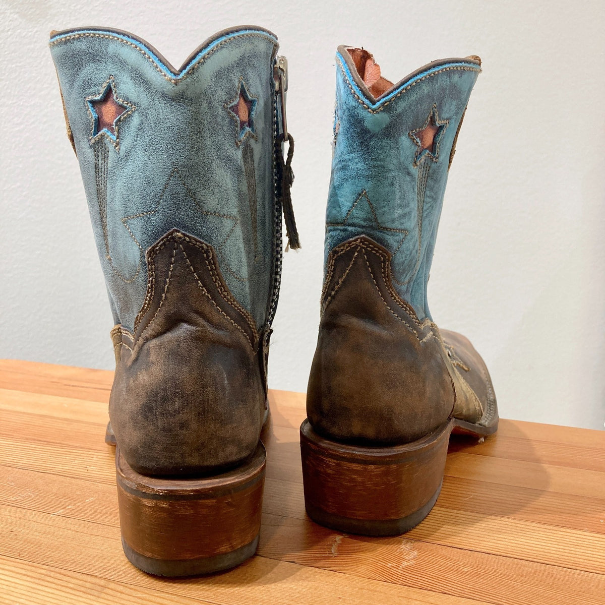 Dan Post Brown & Blue Leather Embroidered Cowboy Boots - Size 8 - EUC - 1122CT
