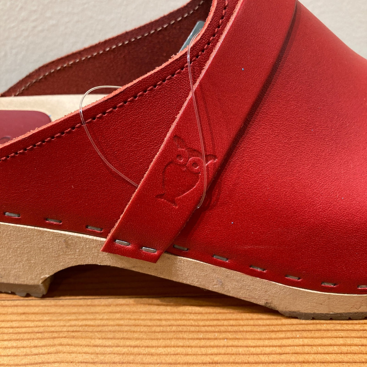 Sandgrens Red Leather Low Heel Stapled Wood Sole Clogs - Size 41 / 10 - 0916KJ