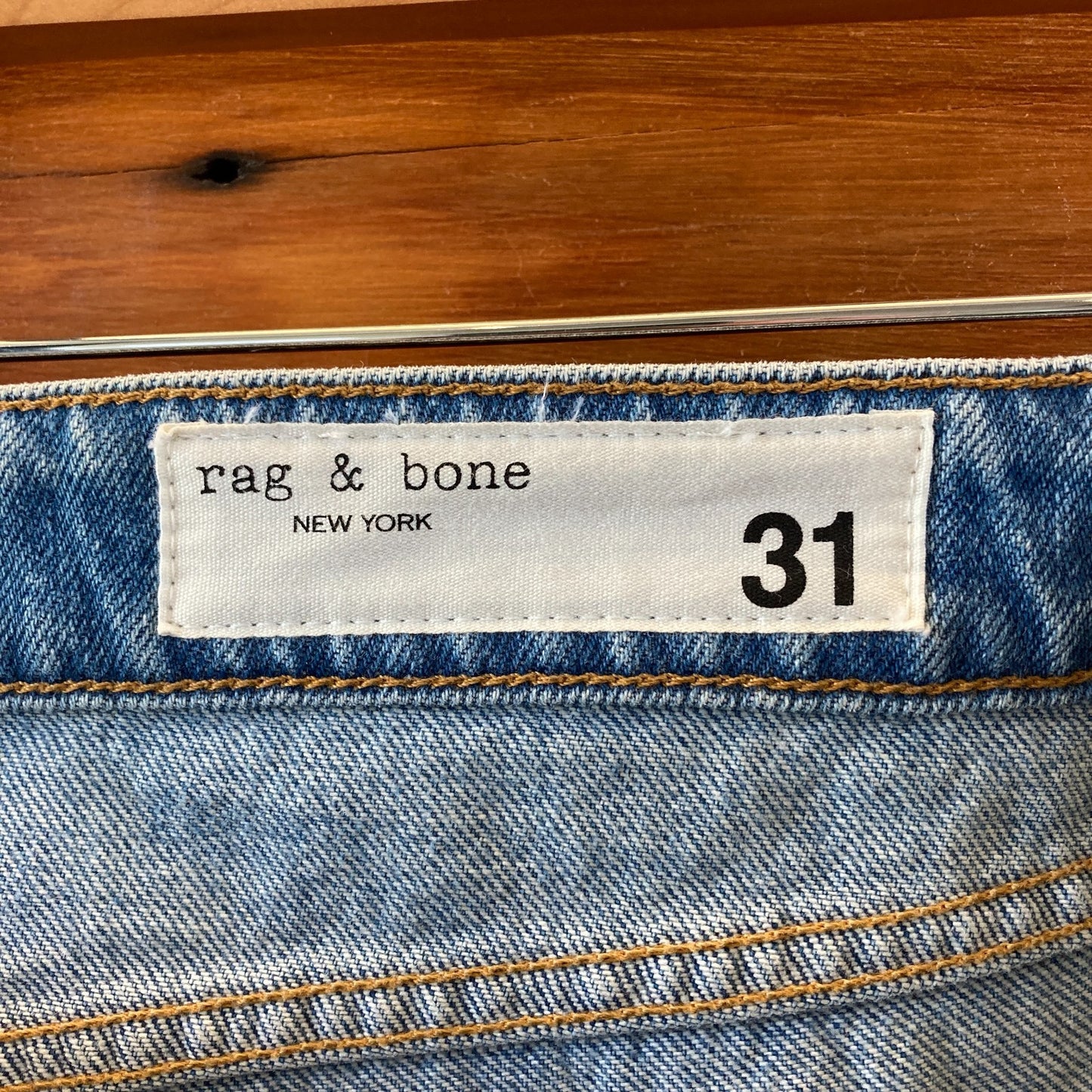 Rag & Bone Light Mid Rise Boyfriend Jones w/ Holes Jeans - Sz 31 - NEW - 0417DL