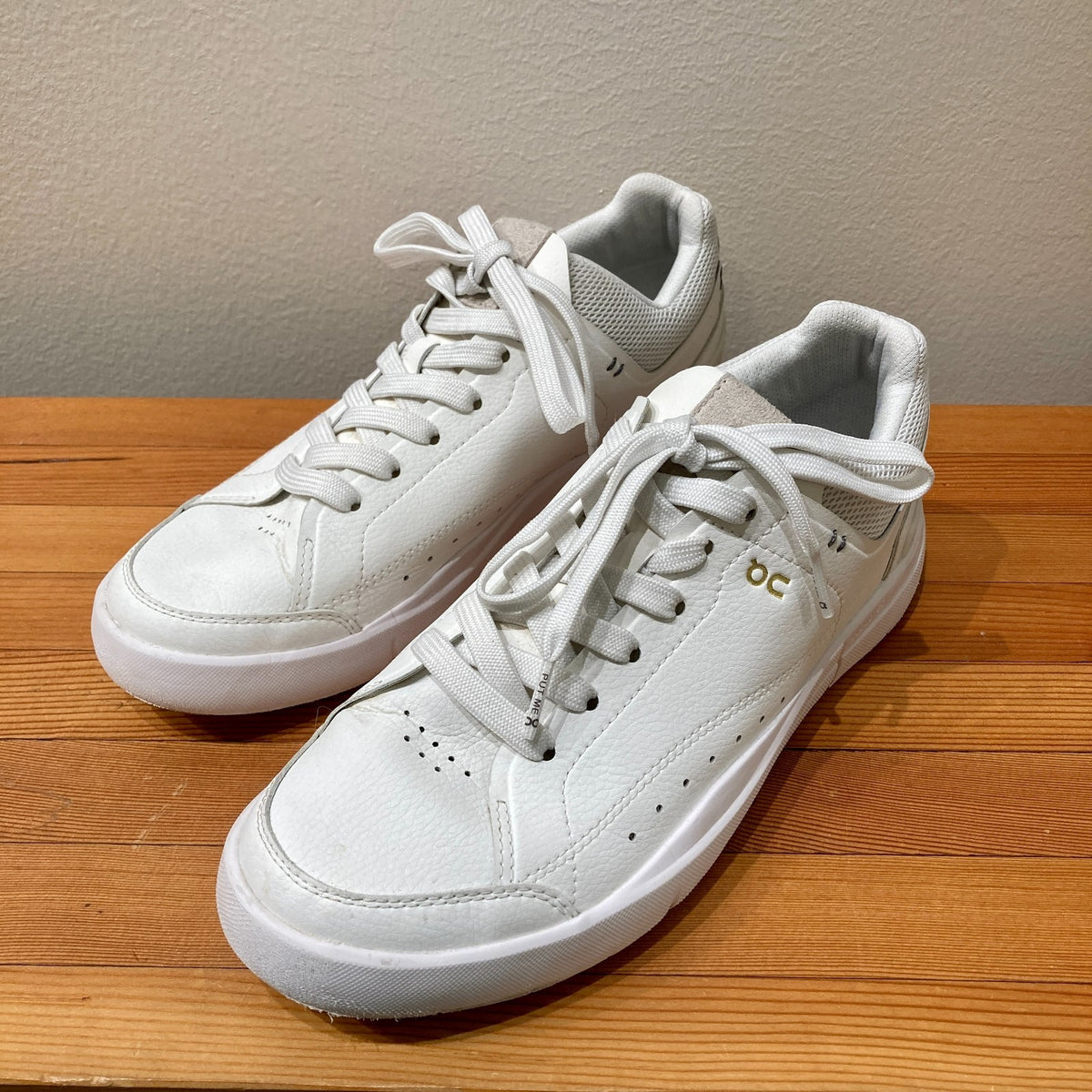 ON White The Roger Centre Court Sneaker Womens Shoes - Size 7.5 - 1011MM