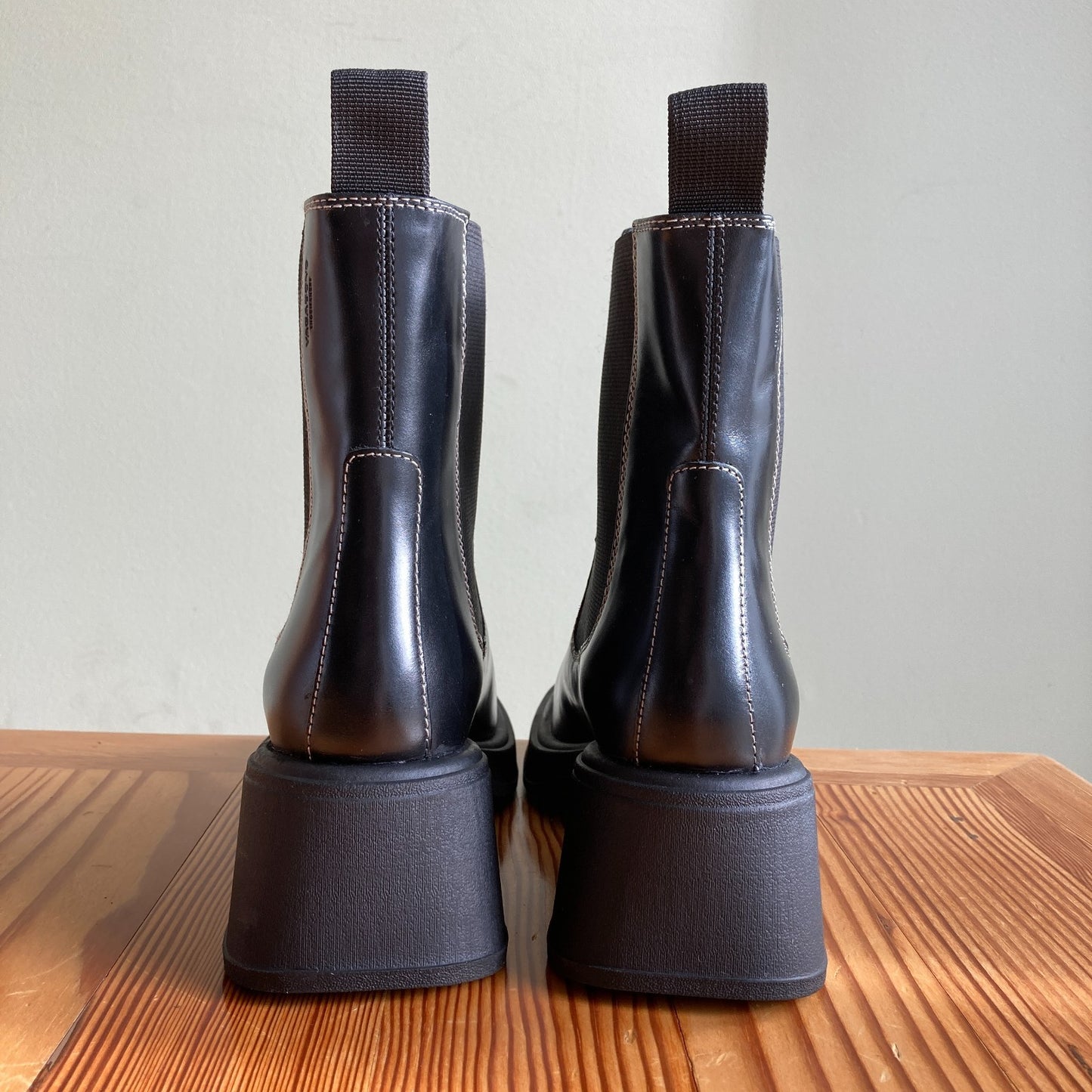 36 / 6 - Vagabond Black Leather Square Toe Dora Chelsea Pull-On Boots 0312IG