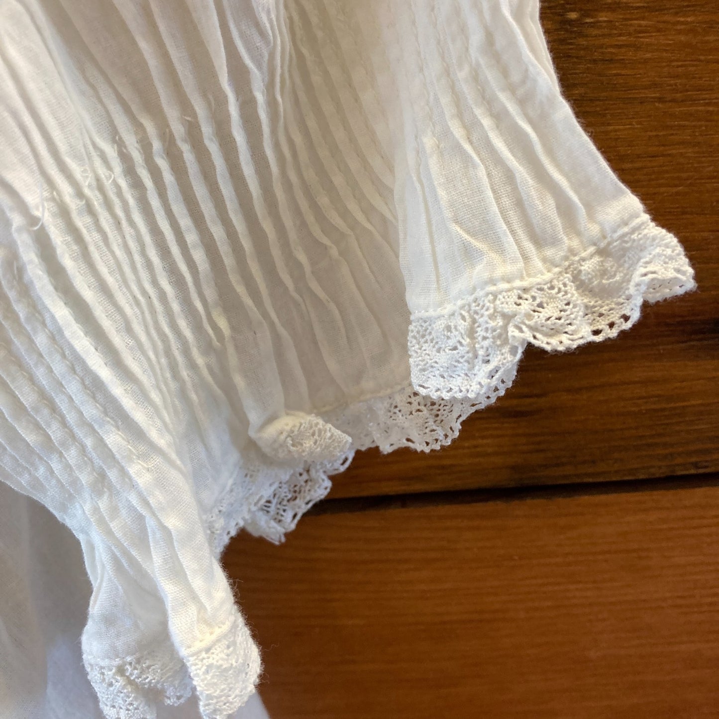 Dôen White Sheer Cotton Ruffled Neckline Short Sleeve Top - Size M - 1011SC