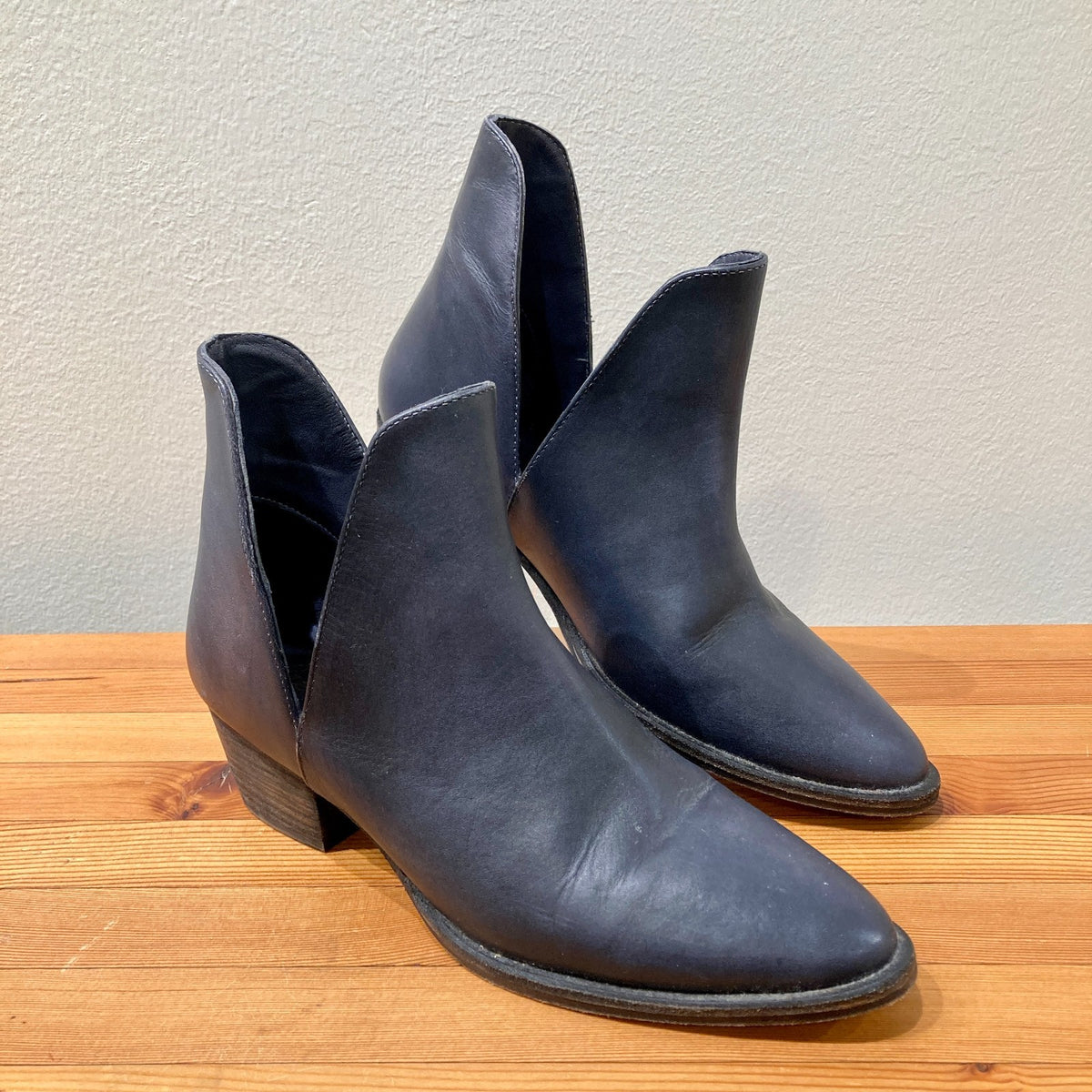 Free People Black Leather Charm Double V Ankle Boots - Size 37.5 - 0913AY