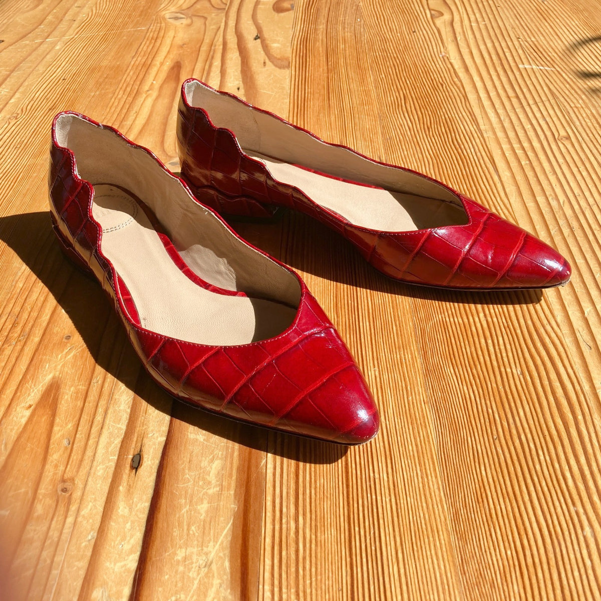 Chloe Burgundy Croc Embossed Scallop Laurena Flats Shoes - Sz 36.5 / 6.5- 0927EK