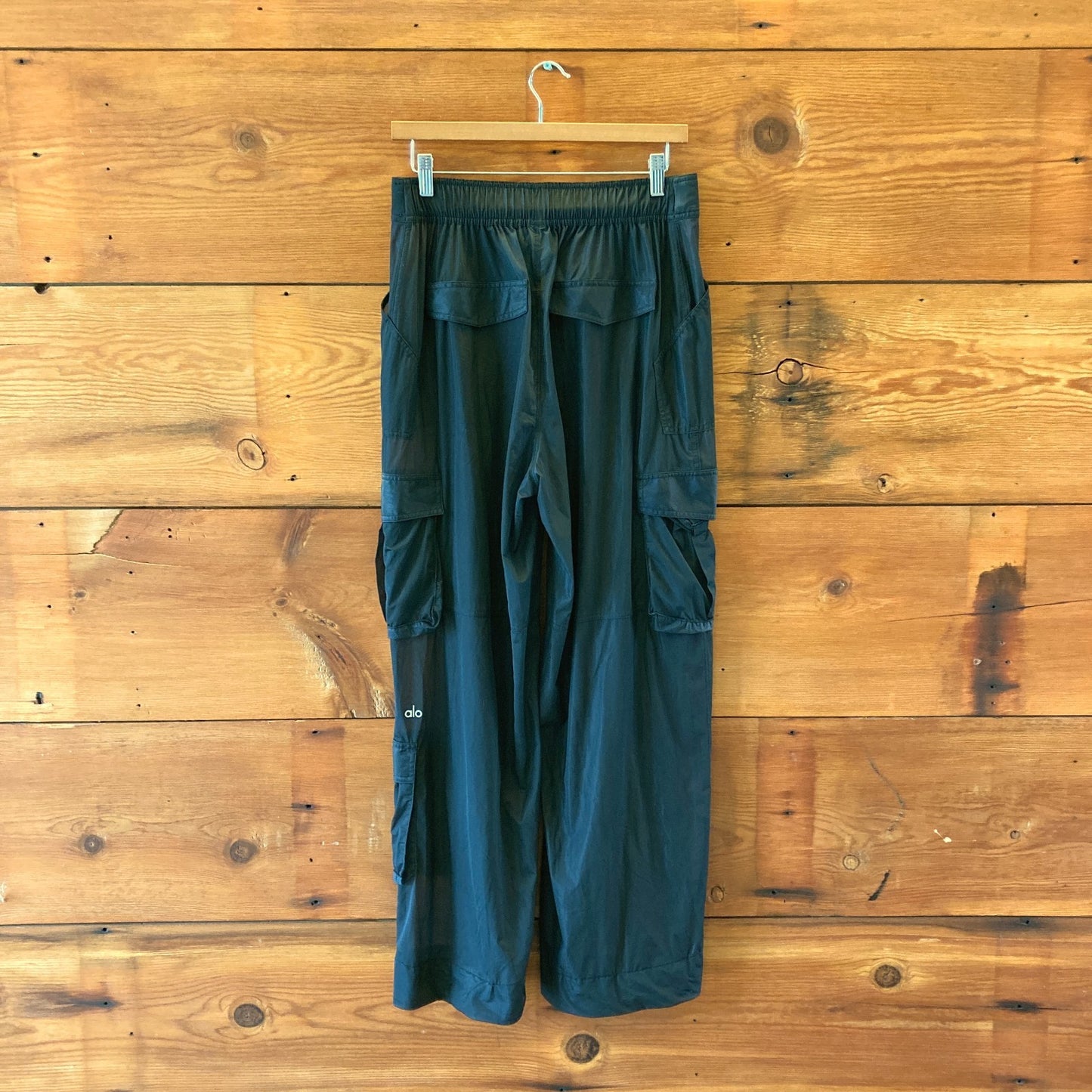 Alo $148 Black Sheer Effusion Cargo Athletic Wide Leg Pants - Size M - 1011SC