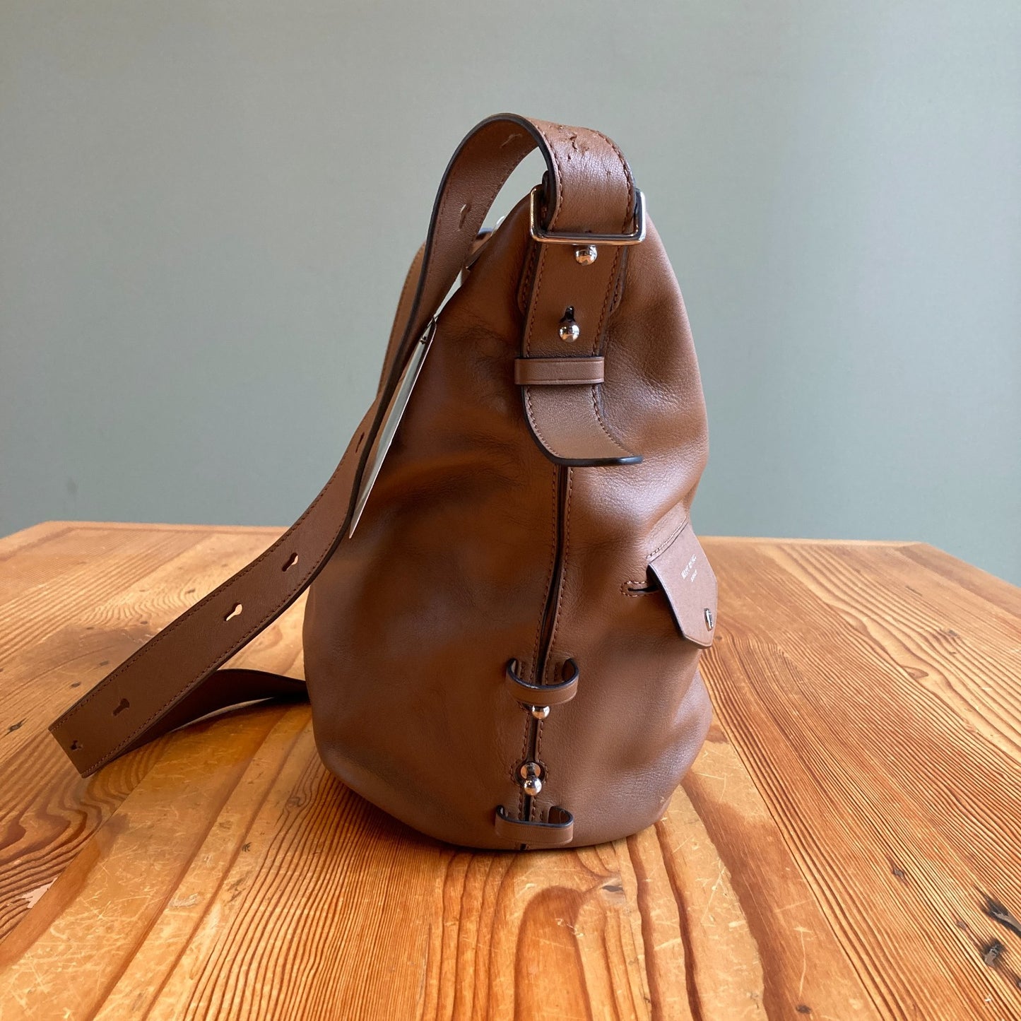 Marc Jacobs $495 Oak Brown Leather Sling Crossbody Purse Bag 0306ML