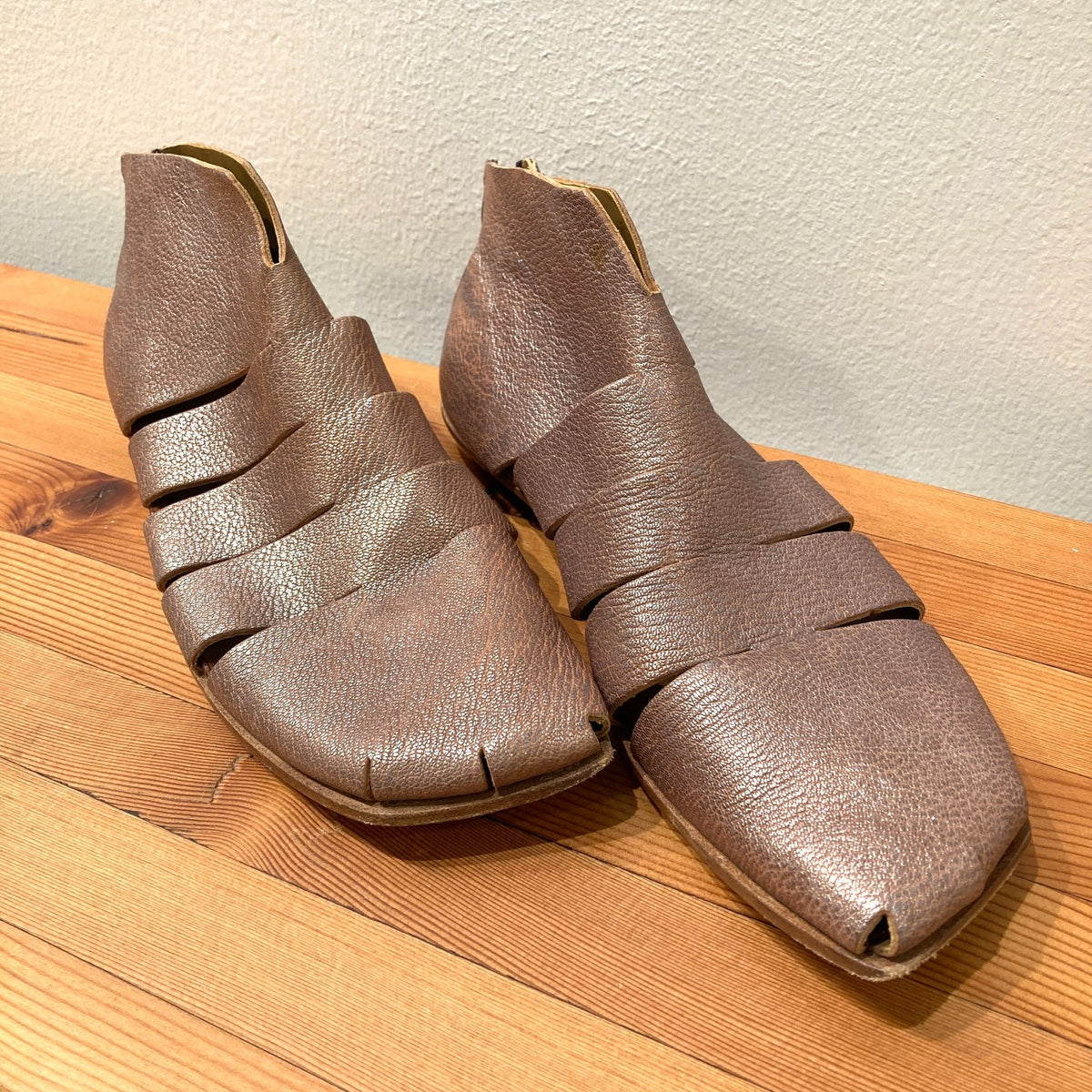 Cydwoq Bronze Leather Cut Out Spiritual Flats Shoes - Size 39 / 9 - 1122CT