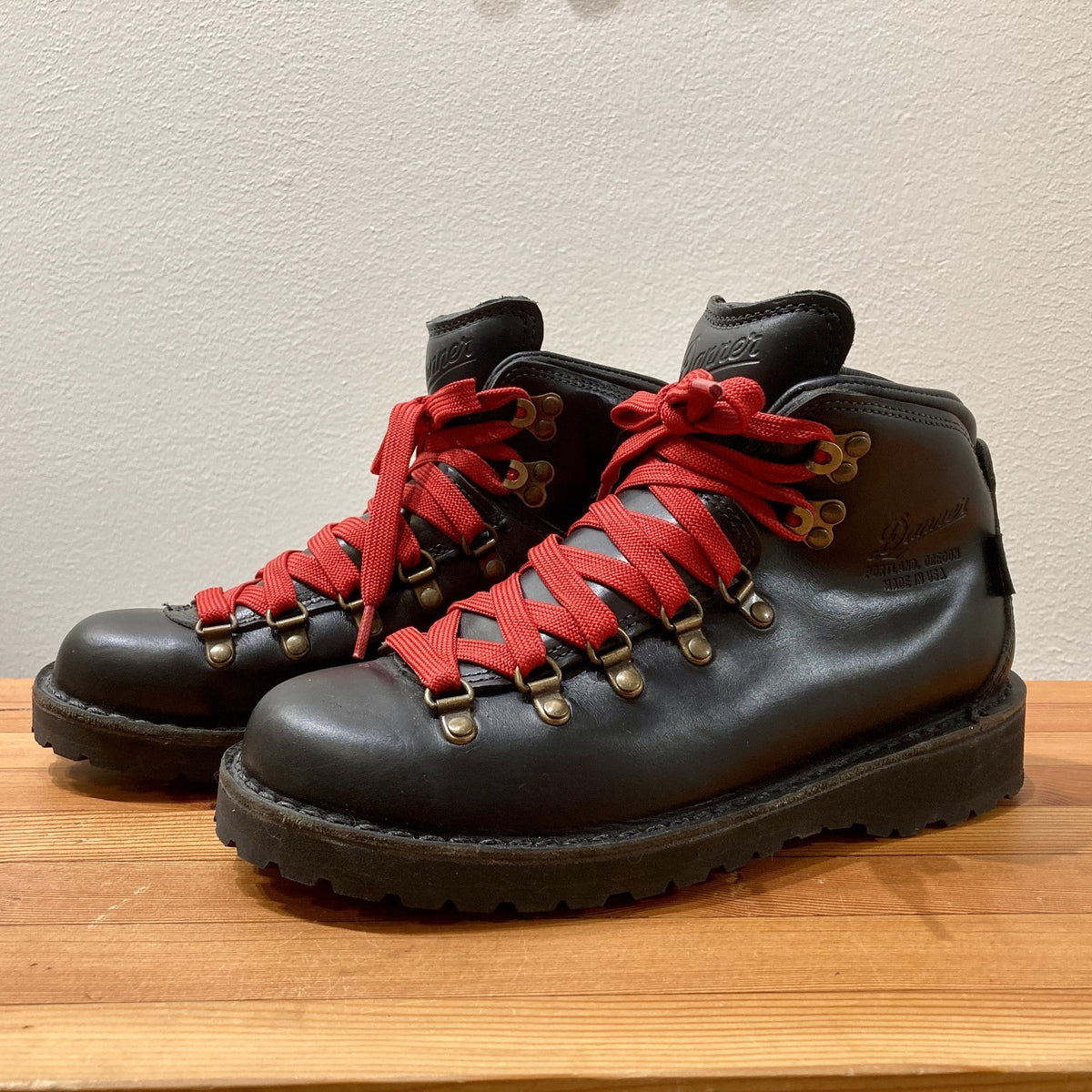 Danner Black Lace Up Mountain Pass Ankle Hiking Boots - Size 7.5 - NEW - 1122CT