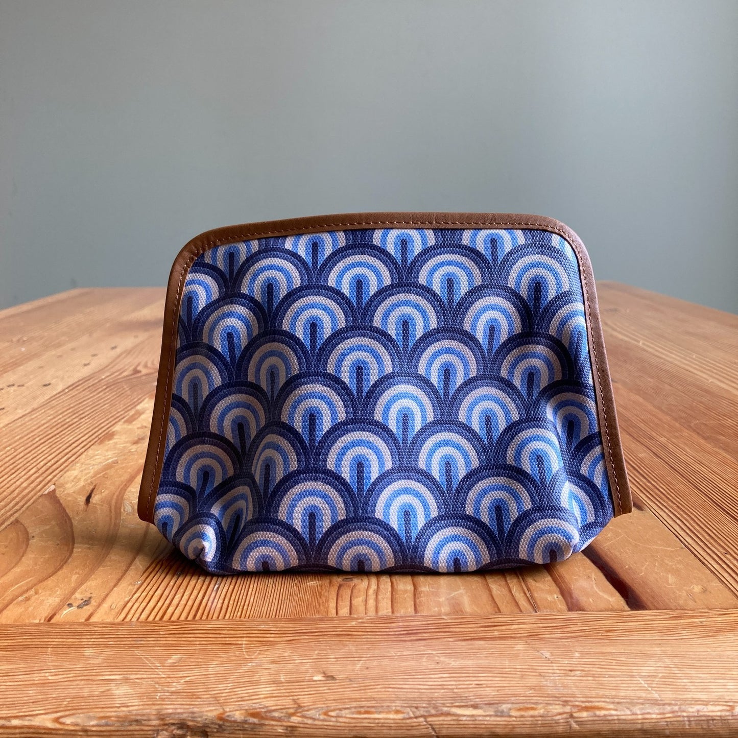 Hobo International Blue White Print All That Tote Bag & Cosmetic Pouch - 0514AK