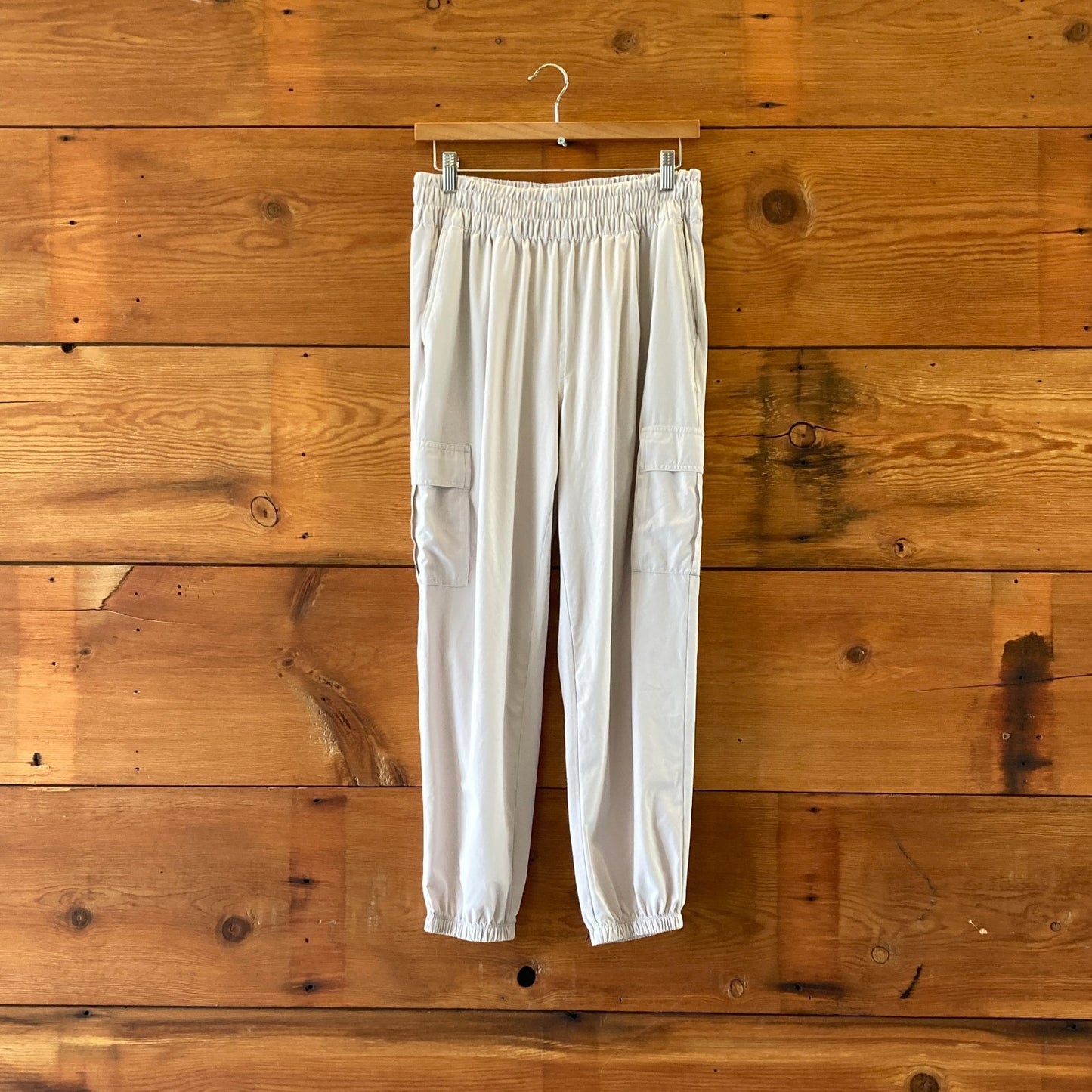 M - Vuori Cream Villa Cargo Joggers Womens Pull-On Travel Pants 0617RF