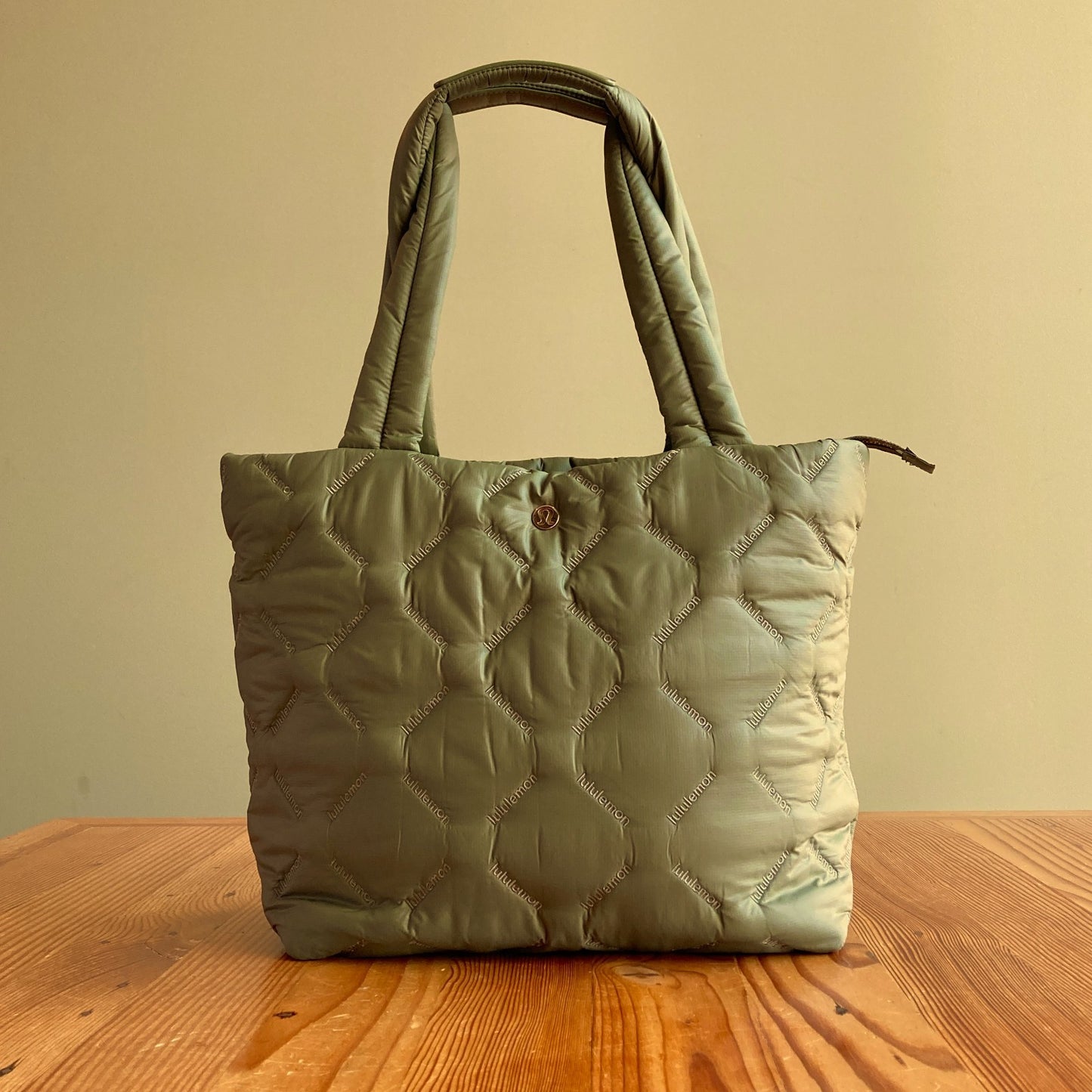 Lululemon $148 Olive Green Quilty Pleasures Shoulder Tote Gym Bag 0927EK