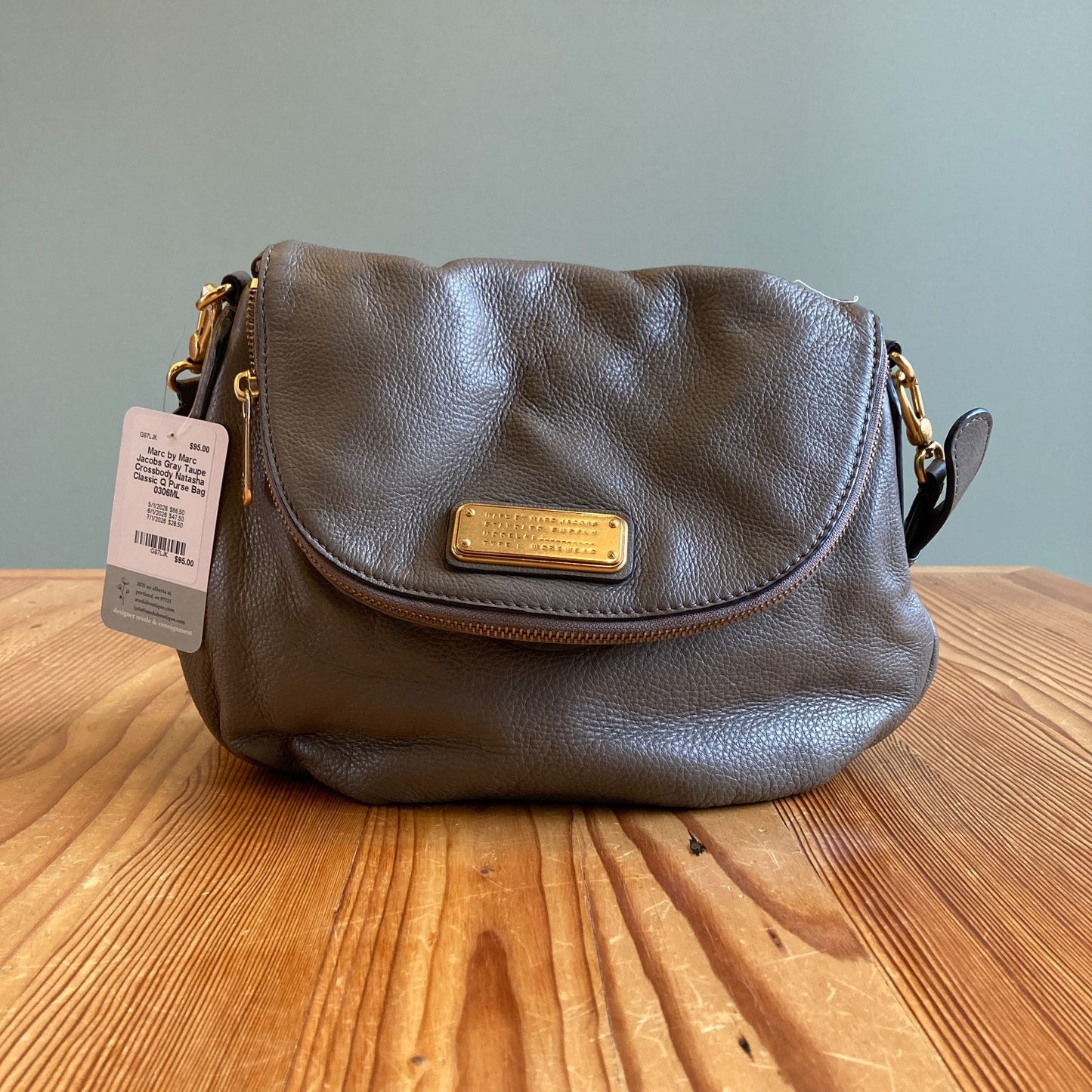 Marc by Marc Jacobs Gray Taupe Crossbody Natasha Classic Q Purse Bag 0306ML